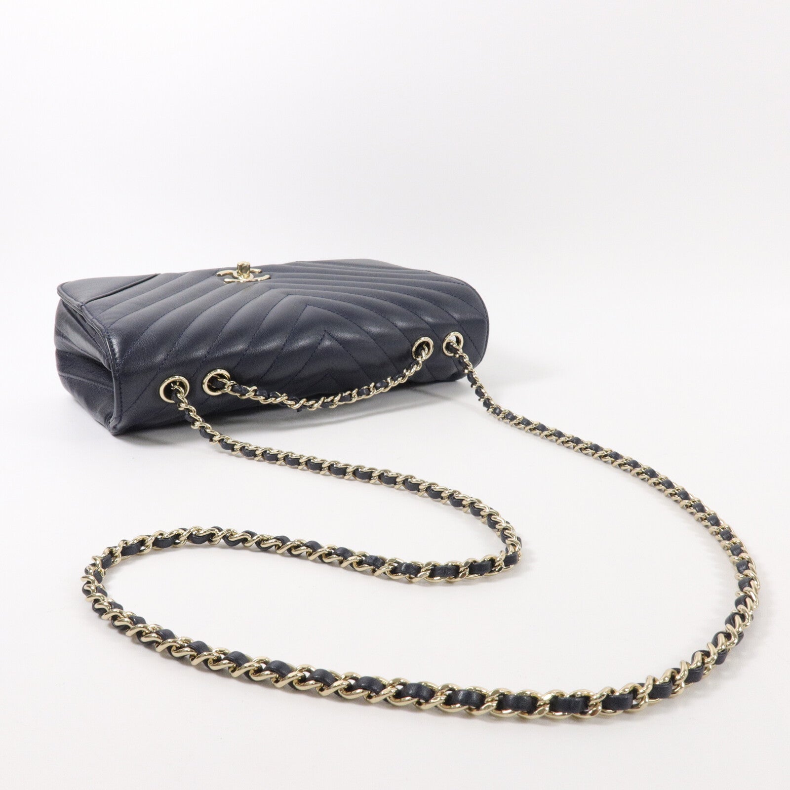 CHANEL 牛皮皮革Chevron Flap Bag鏈帶肩背袋