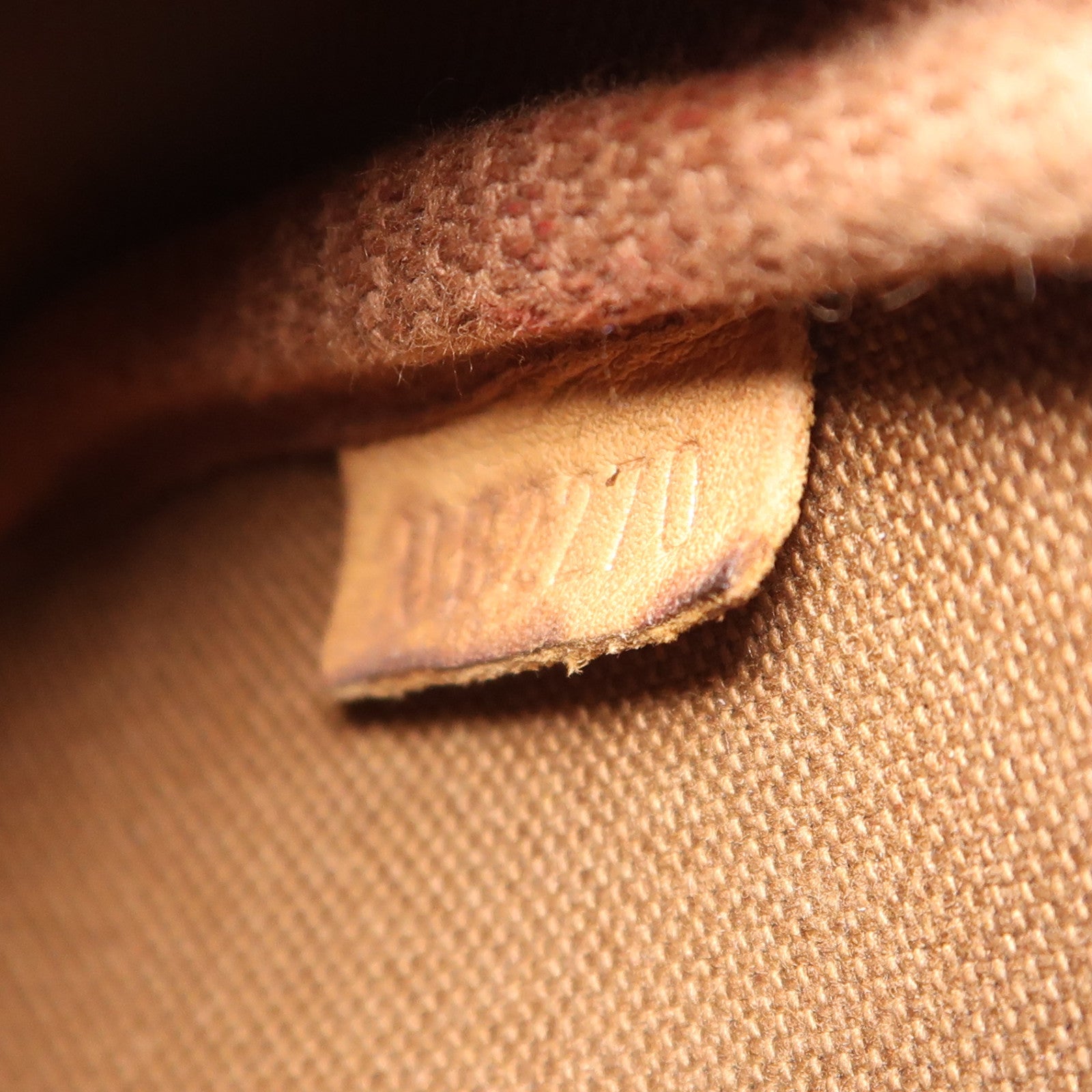 LOUIS VUITTON Monogram Mini Pochette Accessoires金扣手挽袋棕色