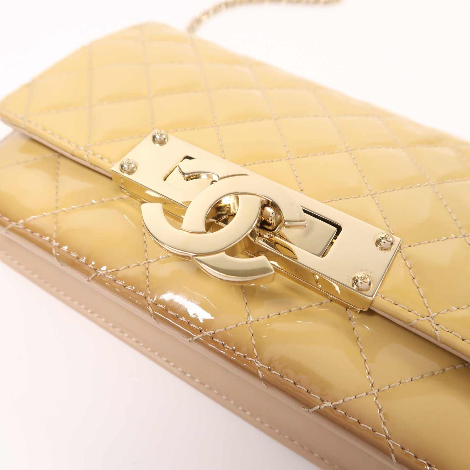 CHANEL 漆皮皮革Wallet On Chain金扣肩背袋