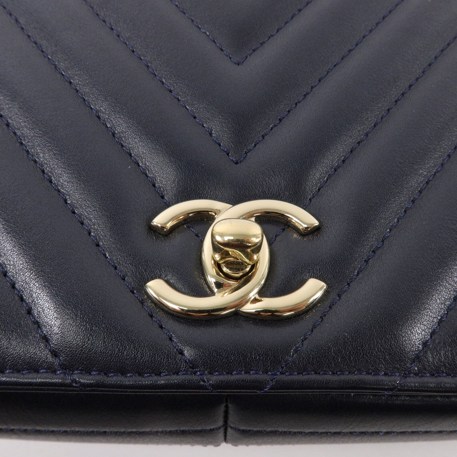CHANEL 牛皮皮革Chevron Flap Bag鏈帶肩背袋