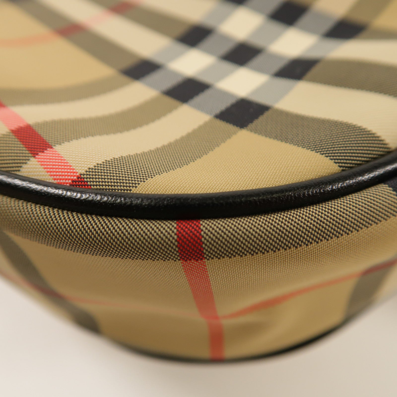 BURBERRY 尼龍Shoulder Bag金扣肩背袋