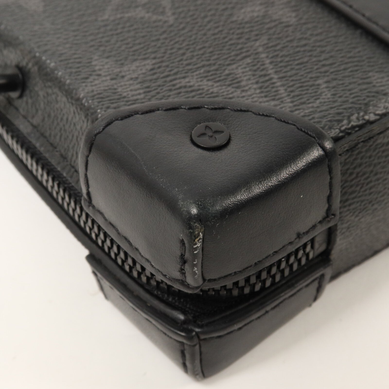 LOUIS VUITTON Monogram Eclipse Soft Trunk Wallet肩背袋