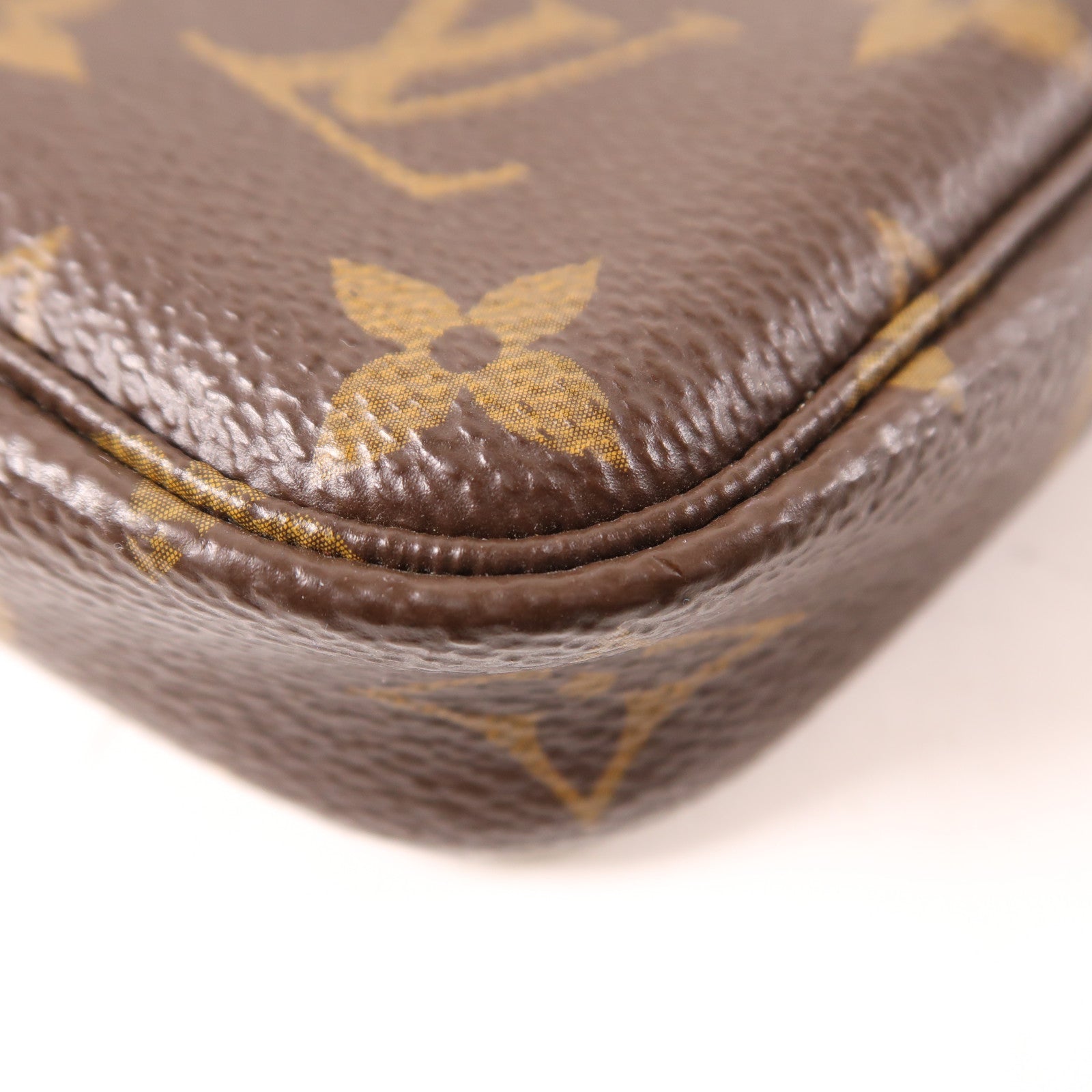 LOUIS VUITTON Monogram Mini Pochette Accessoires金扣手挽袋棕色