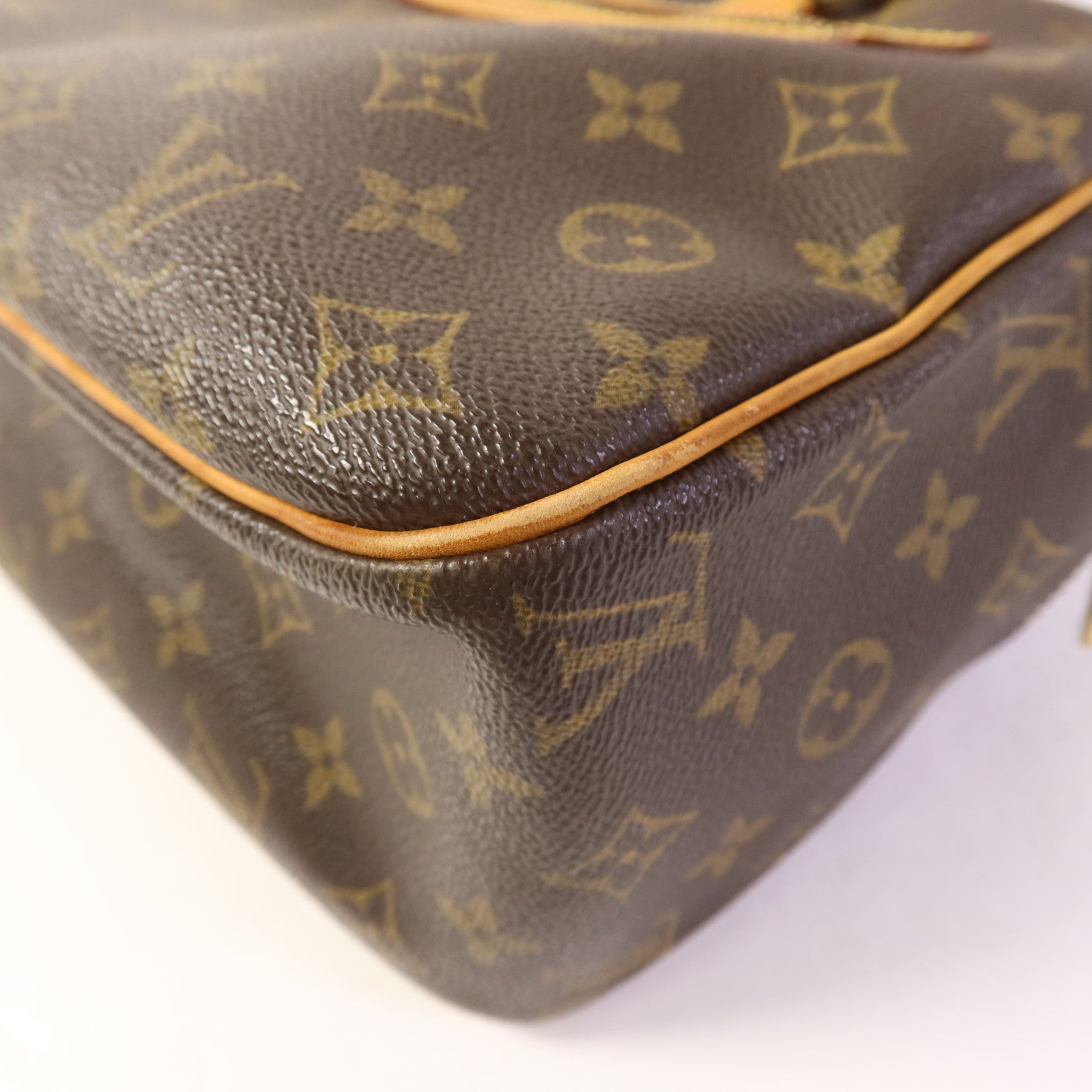 LOUIS VUITTON Monogram Cite GM金扣肩背袋