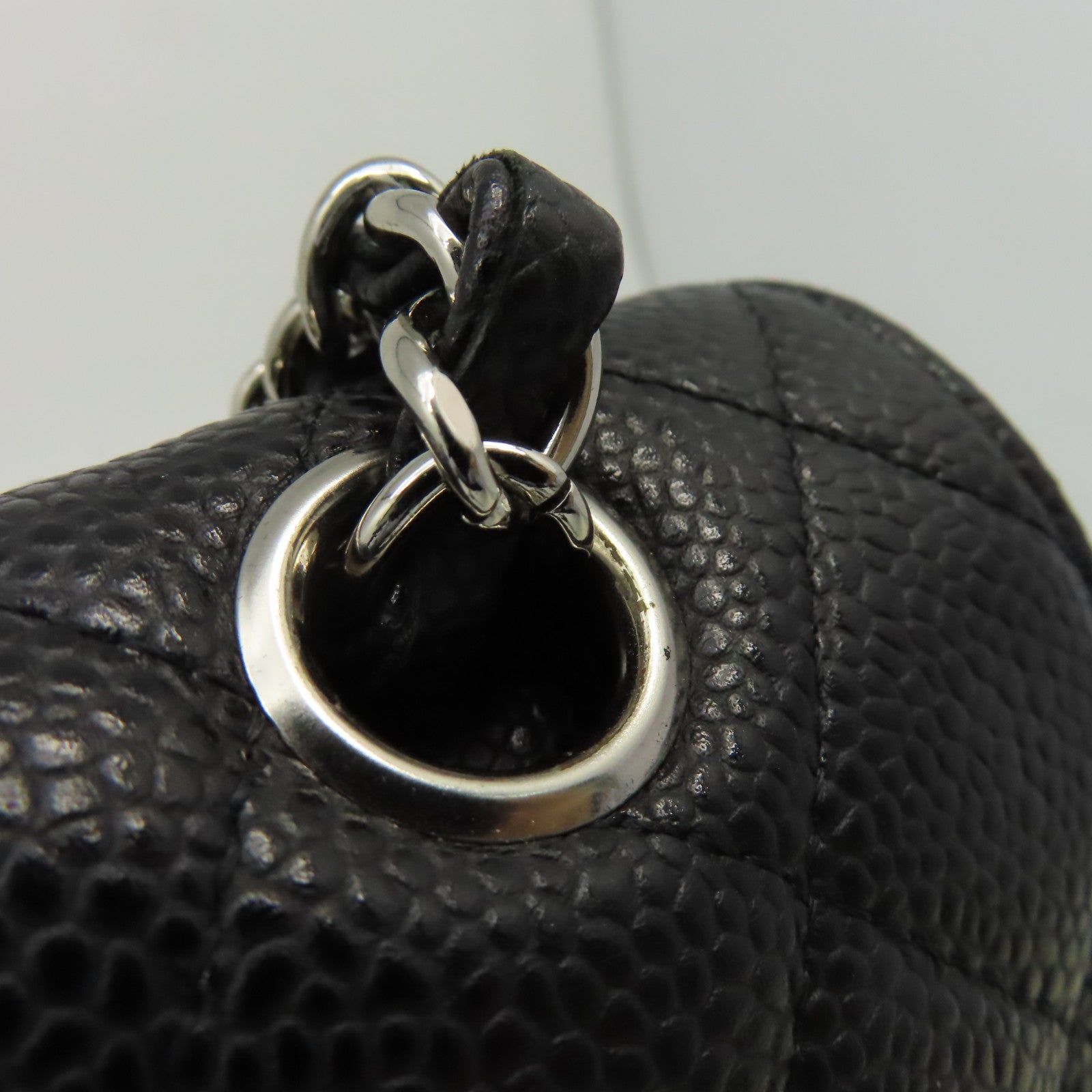 CHANEL 菱格Caviar皮革Classic 25銀扣鏈帶肩背袋黑色