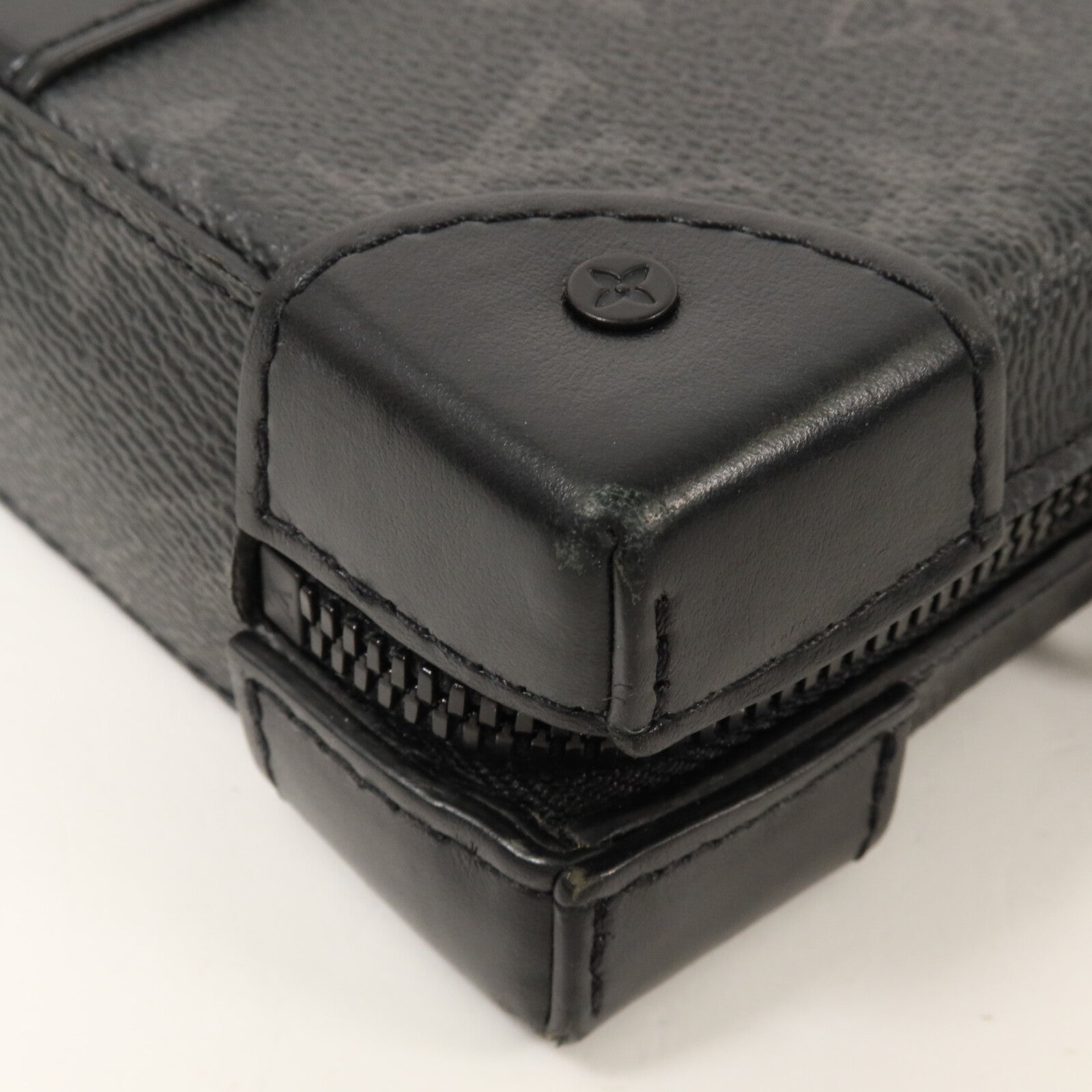 LOUIS VUITTON Monogram Eclipse Soft Trunk Wallet肩背袋