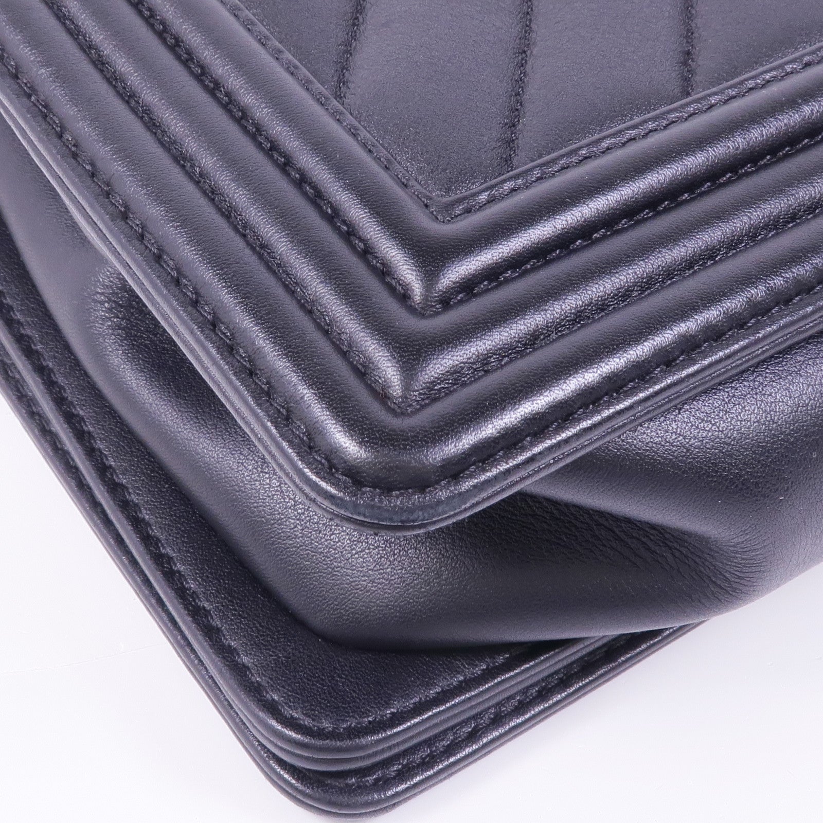 CHANEL 羊皮皮革Boy 28銀扣鏈帶肩背袋