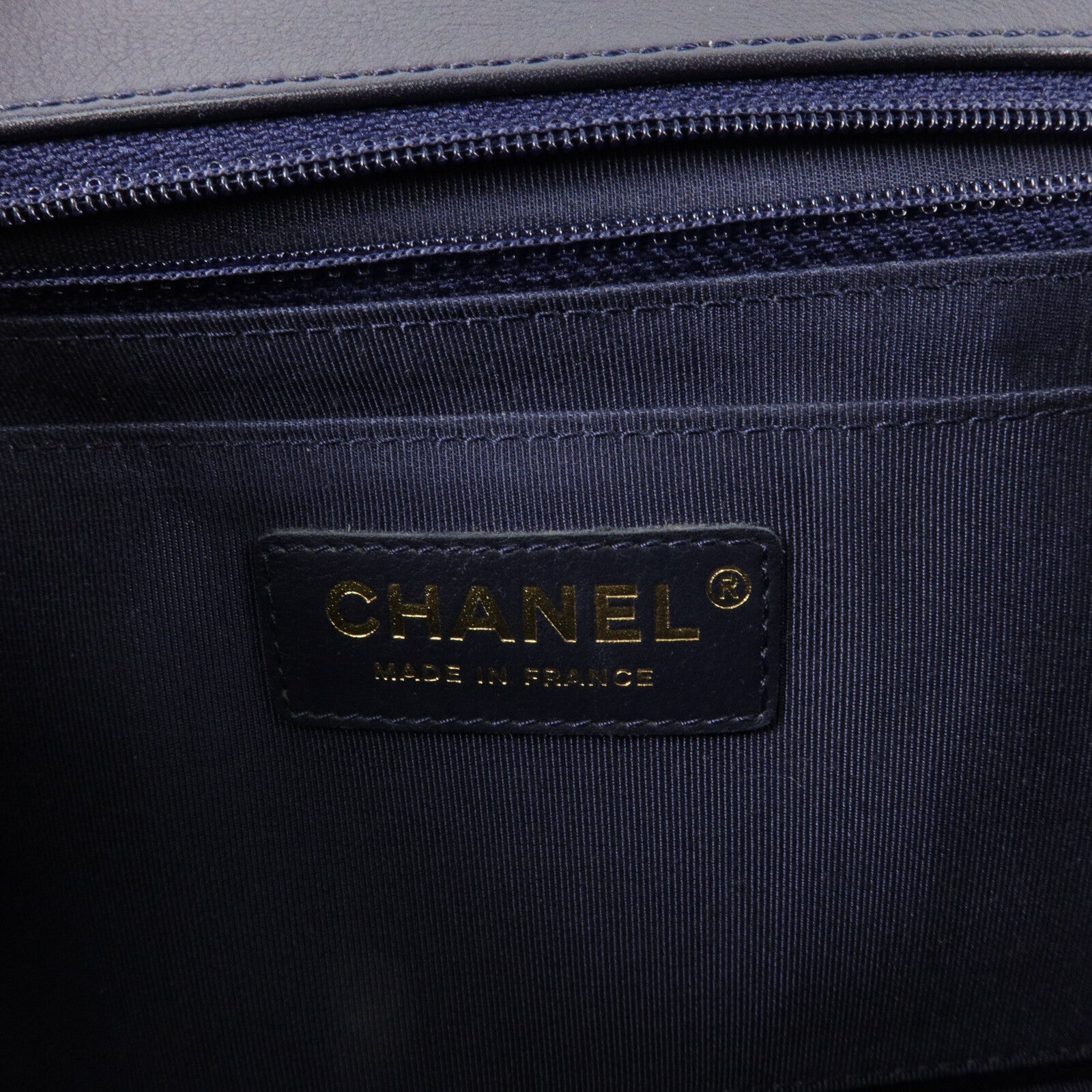 CHANEL 牛皮皮革Chevron Flap Bag鏈帶肩背袋