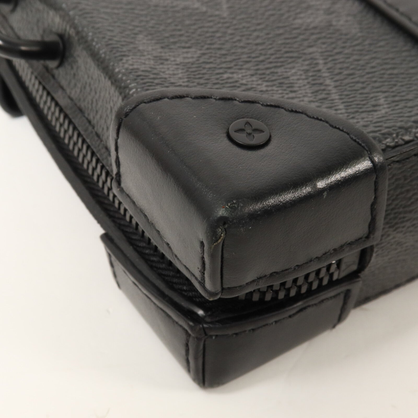 LOUIS VUITTON Monogram Eclipse Soft Trunk Wallet肩背袋