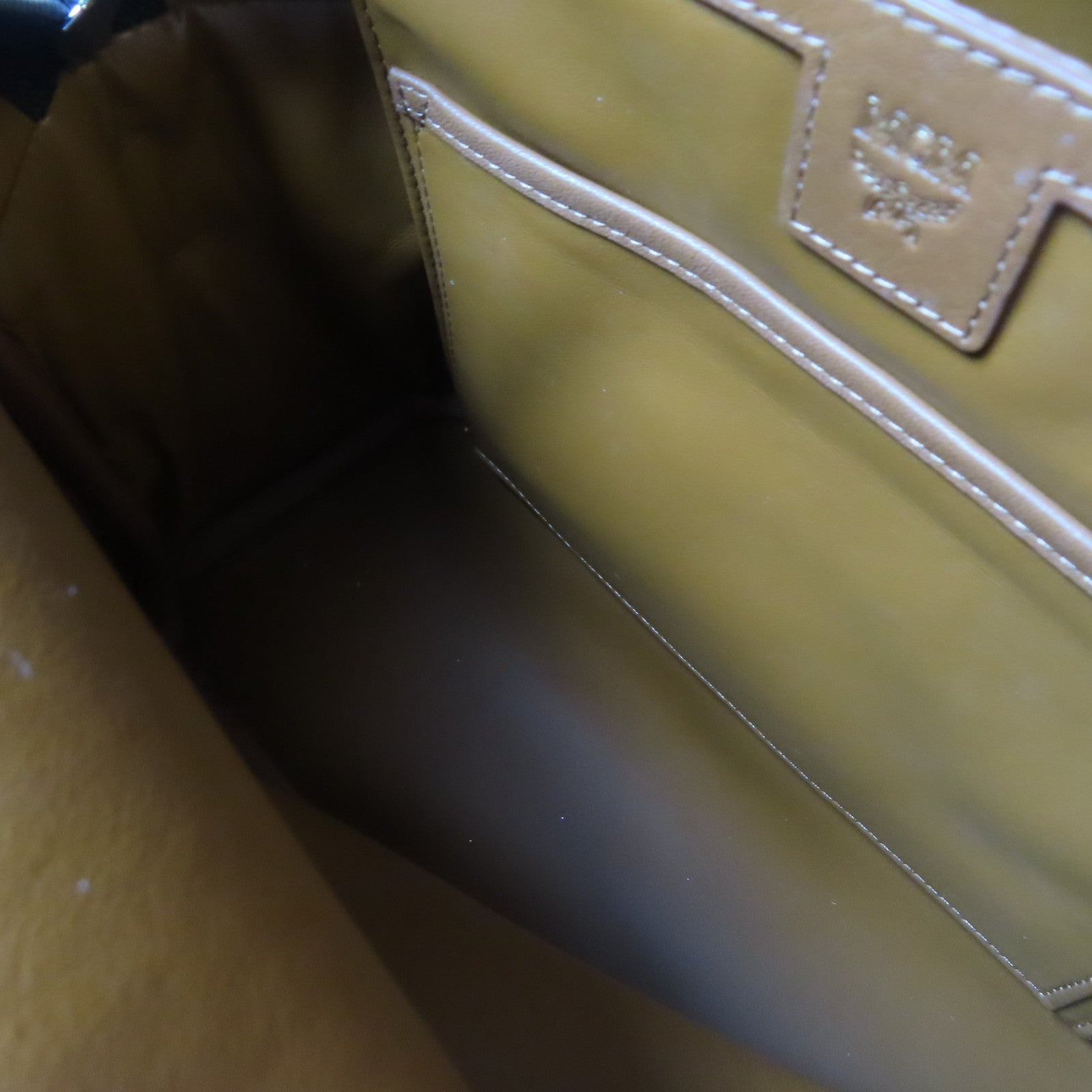 MCM 【激減優惠】牛皮皮革Backpack黑扣背包黑色