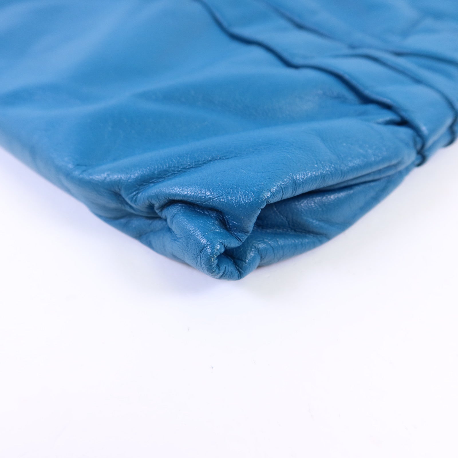 Miu Miu 牛皮皮革Clutch Bag金扣手拿包