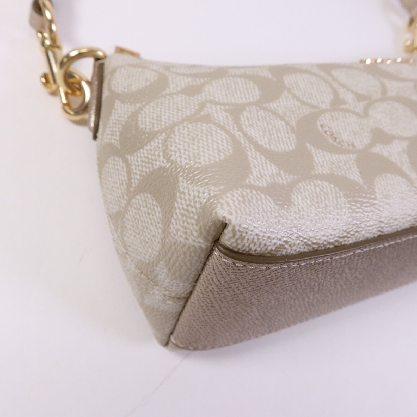 COACH 帆布Charlotte Signature金扣肩背袋