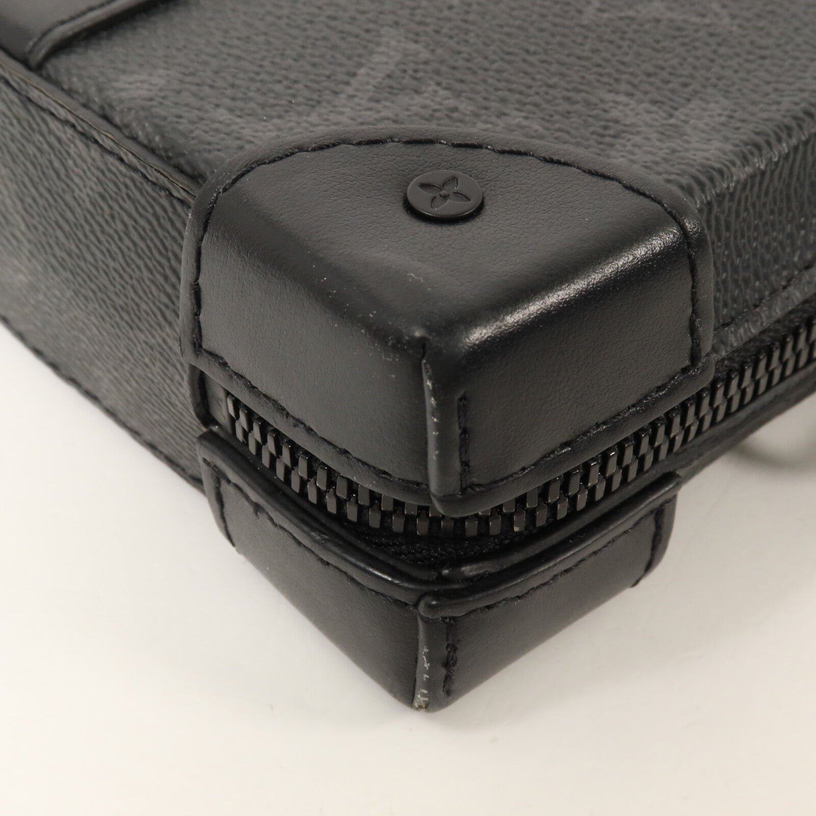LOUIS VUITTON Monogram Eclipse Soft Trunk Wallet肩背袋