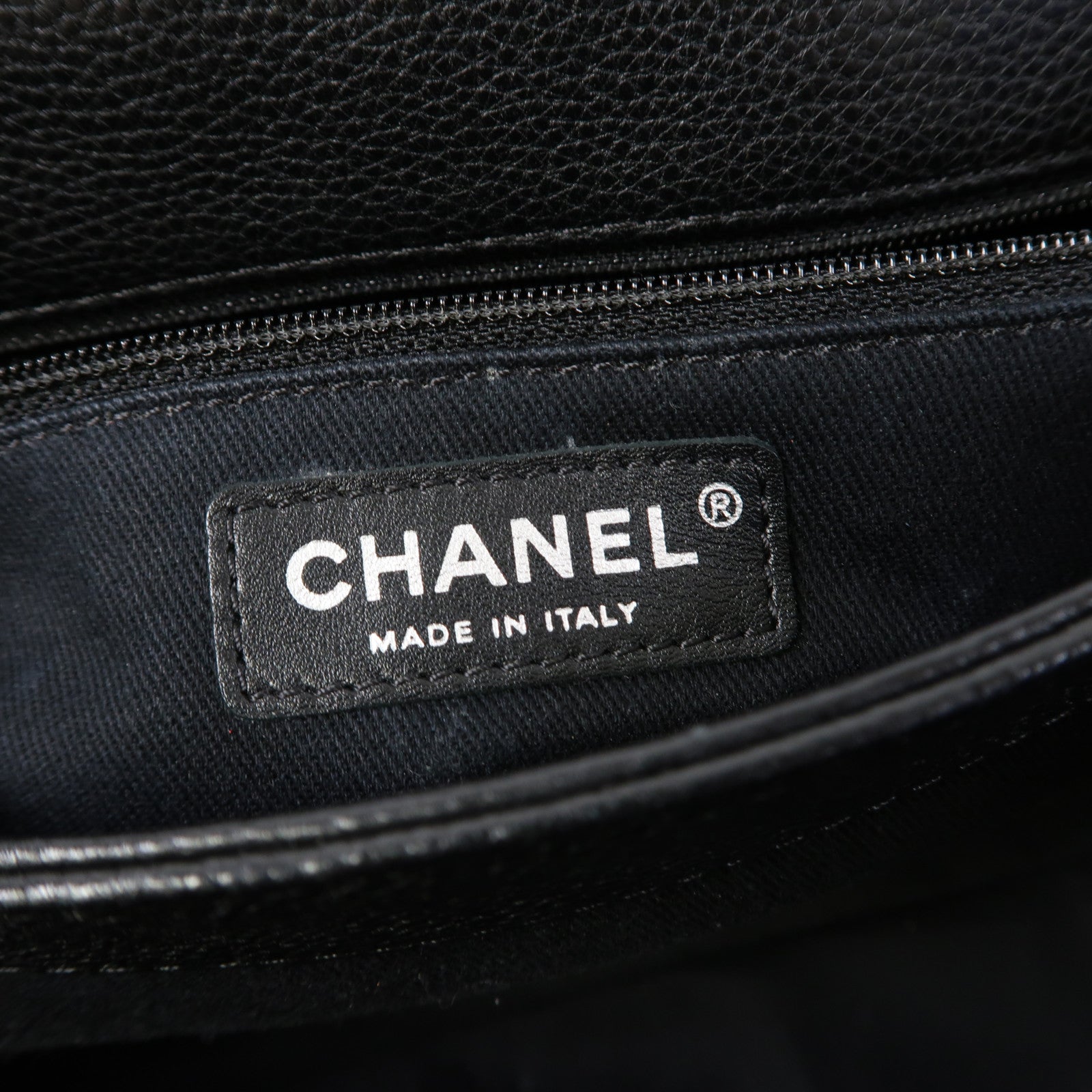 CHANEL 菱格Caviar皮革Chain Shoulder銀扣鏈帶肩背袋黑色
