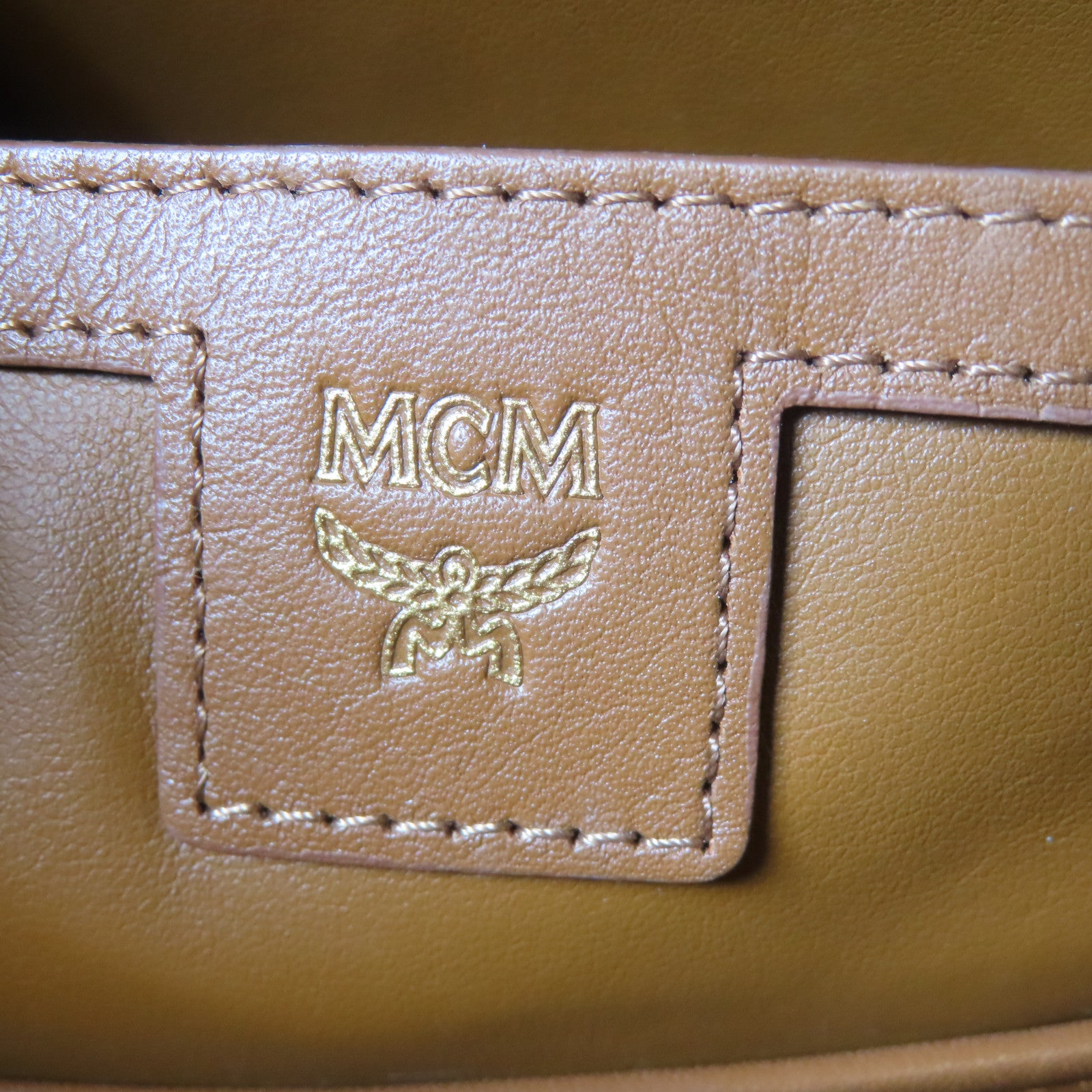 MCM 【激減優惠】牛皮皮革Backpack黑扣背包黑色