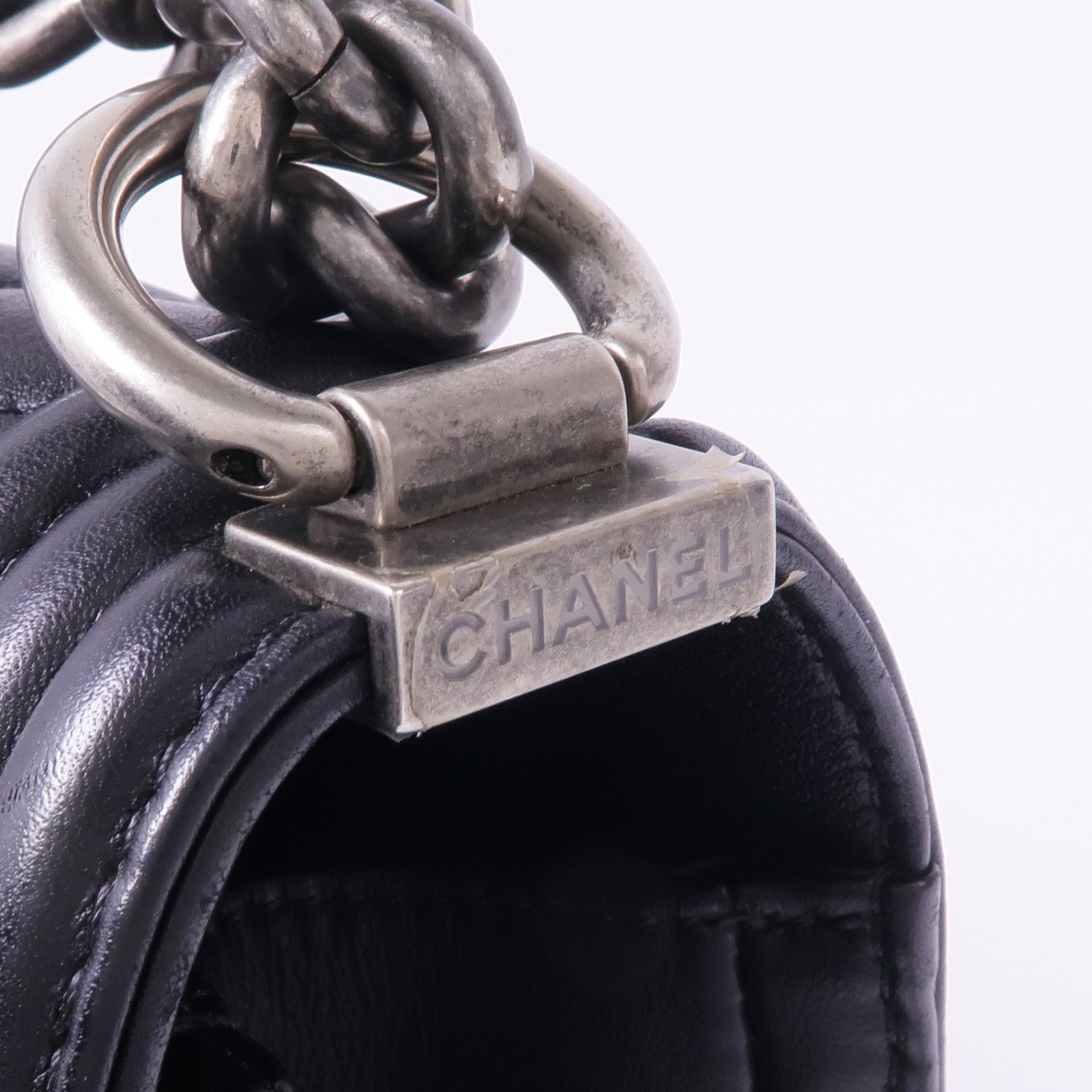 CHANEL 羊皮皮革Boy 28銀扣鏈帶肩背袋