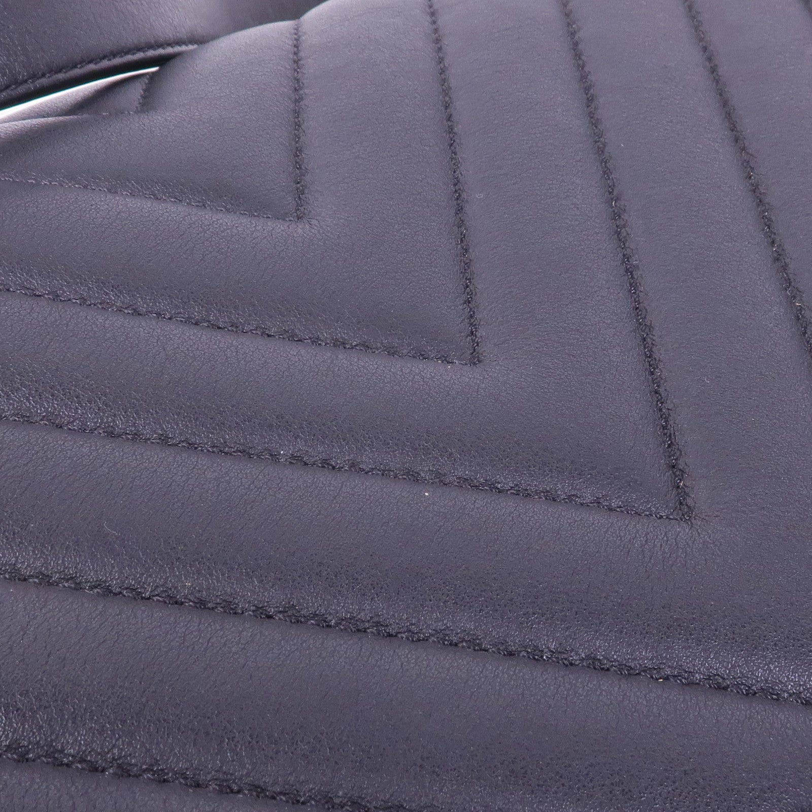 CHANEL 羊皮皮革Boy 28銀扣鏈帶肩背袋