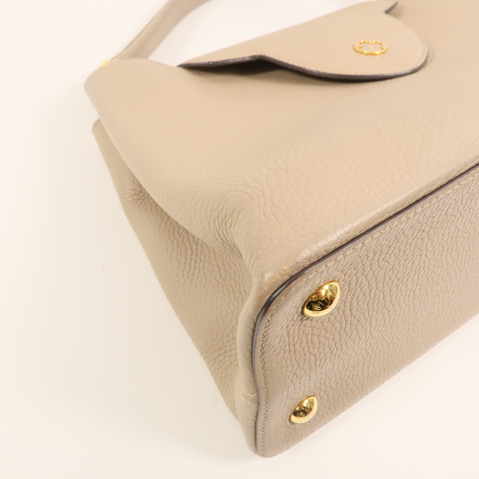 LOUIS VUITTON 【激減優惠】Taurillon Capucines GM金扣肩背袋