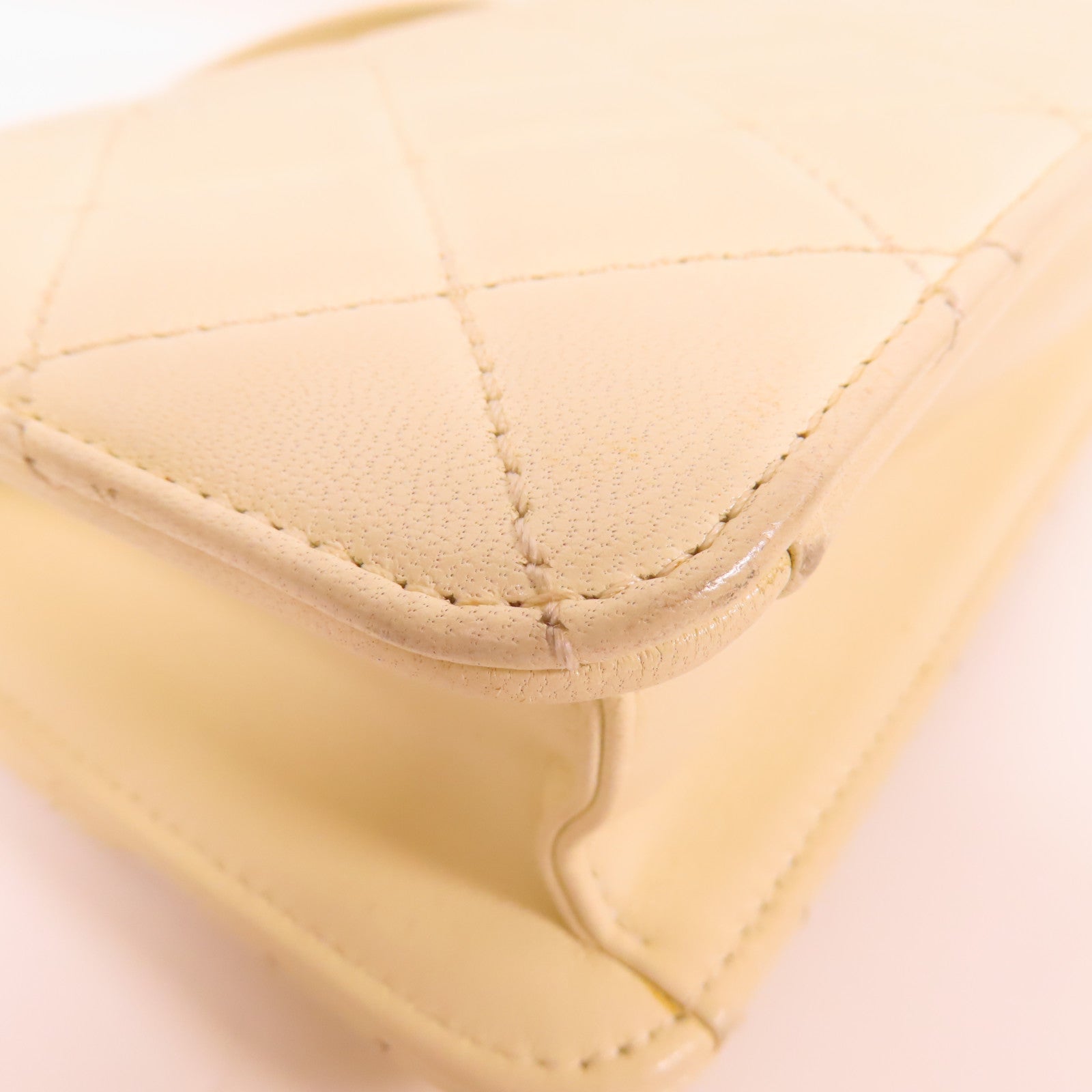 CHANEL 羊皮皮革Beauty Lock Flap Bag金扣肩背袋