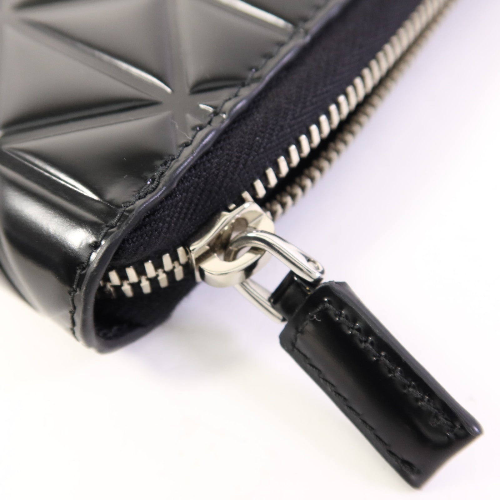 PRADA 牛皮皮革Phone Case銀扣手機肩背袋