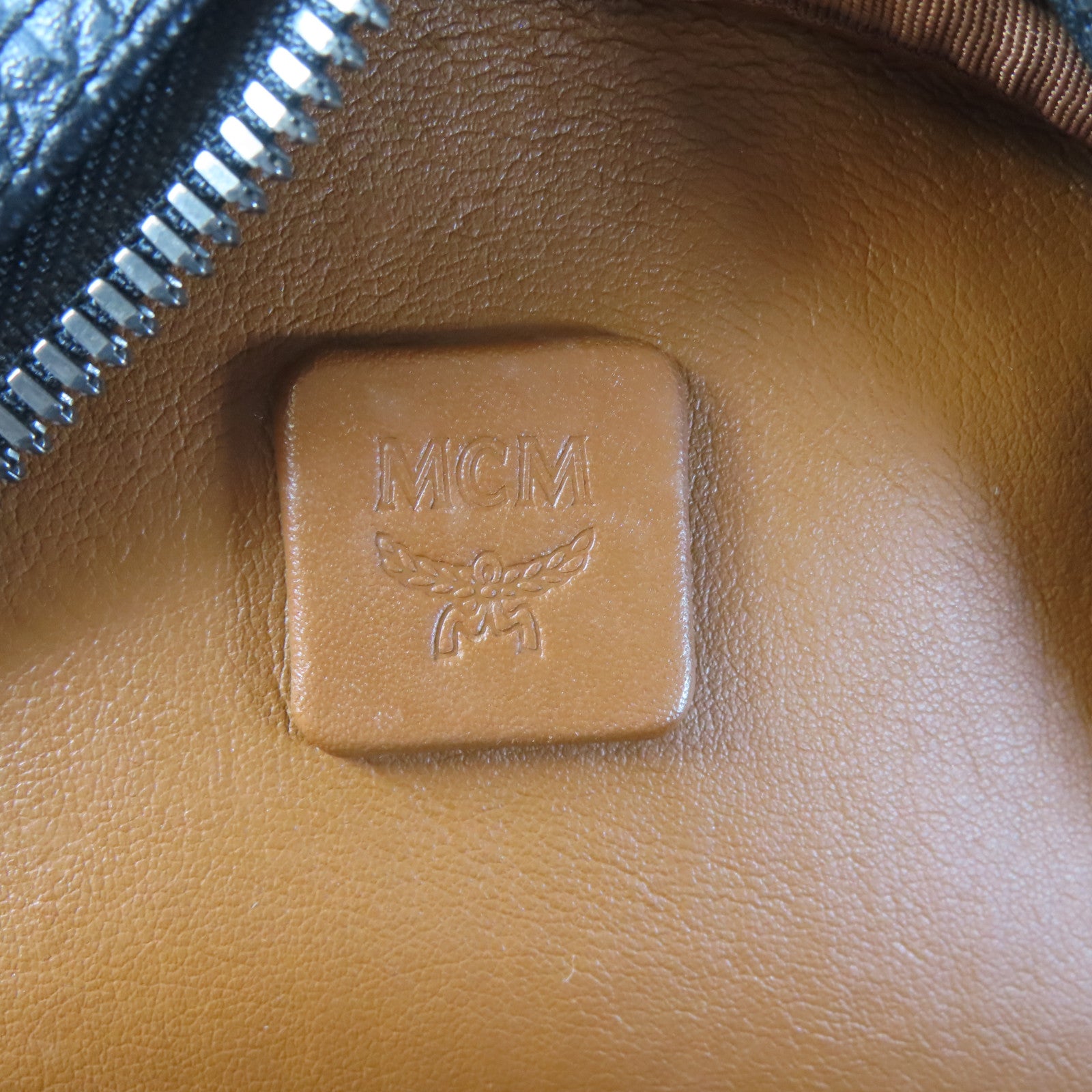 MCM 【激減優惠】牛皮皮革Backpack黑扣背包黑色