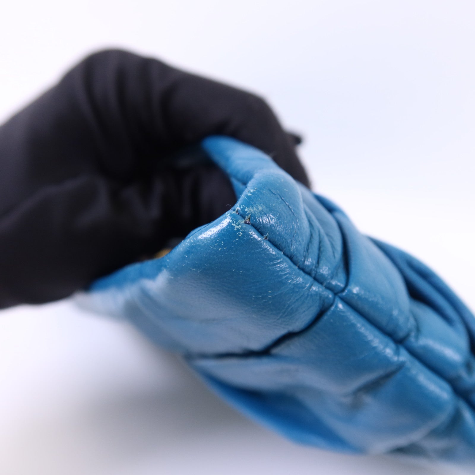 Miu Miu 牛皮皮革Clutch Bag金扣手拿包