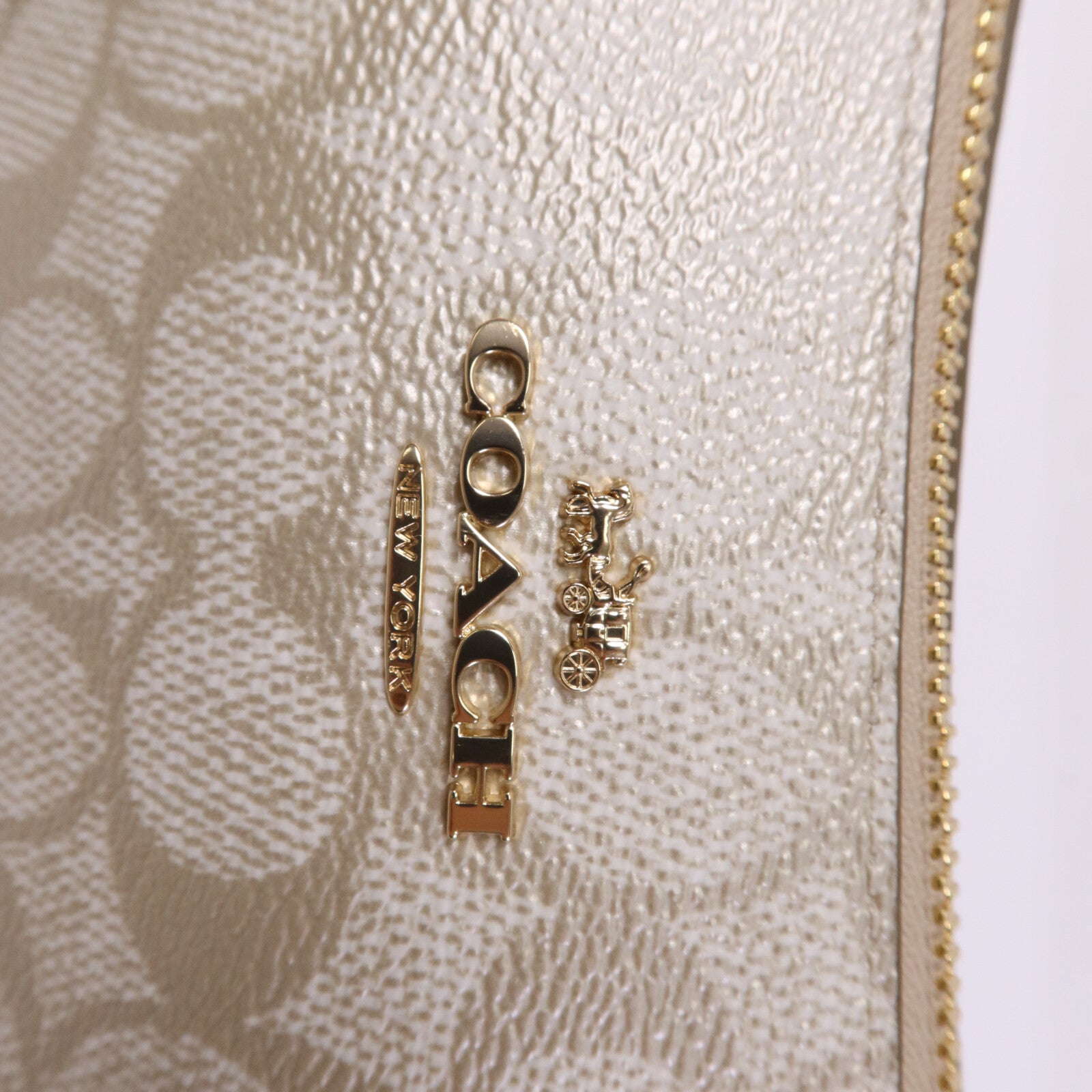 COACH 帆布Charlotte Signature金扣肩背袋