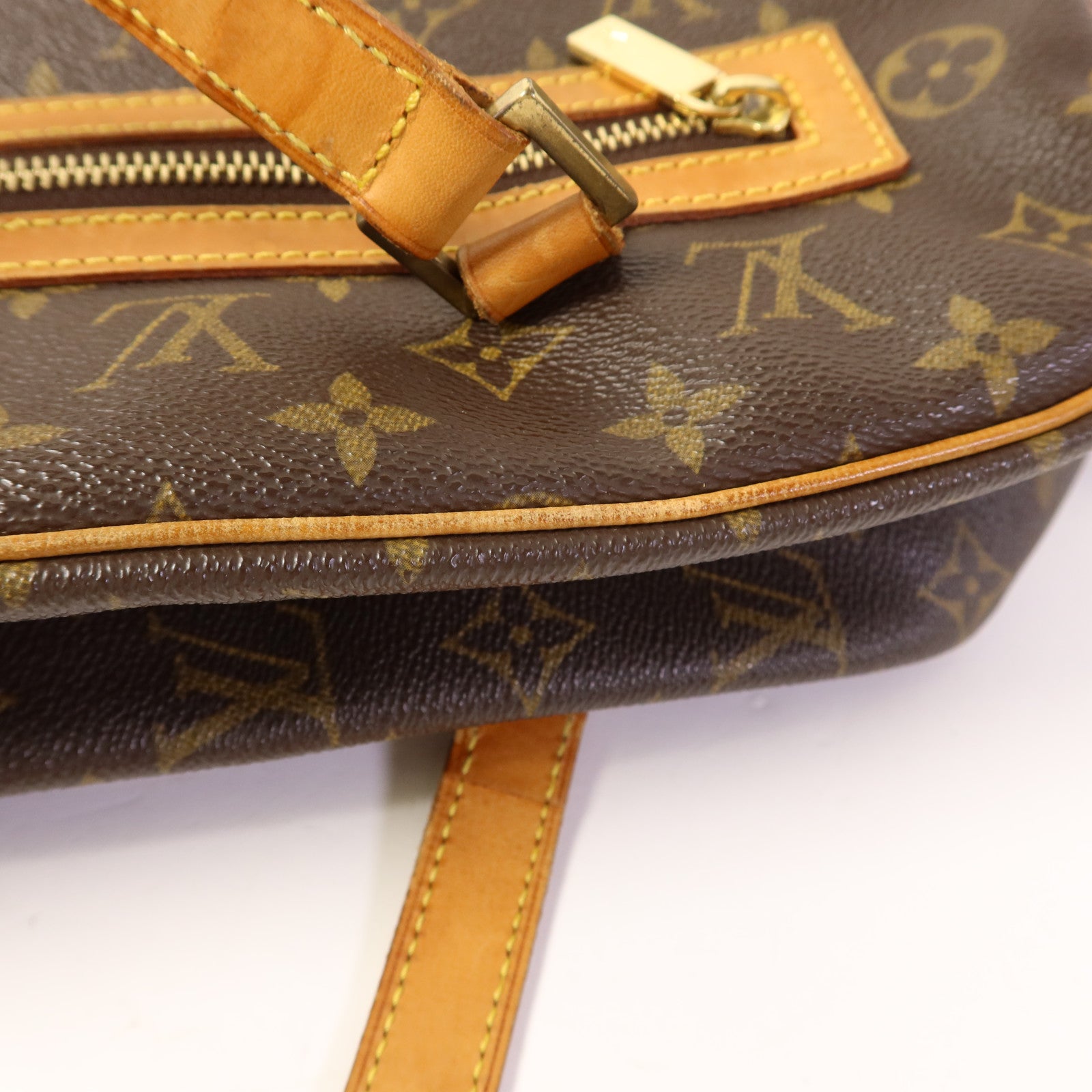 LOUIS VUITTON Monogram Cite GM金扣肩背袋