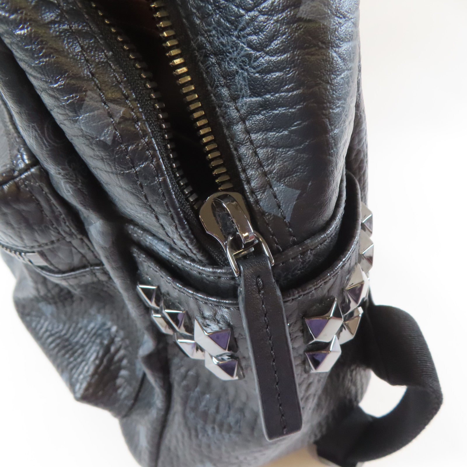 MCM 【激減優惠】牛皮皮革Backpack黑扣背包黑色