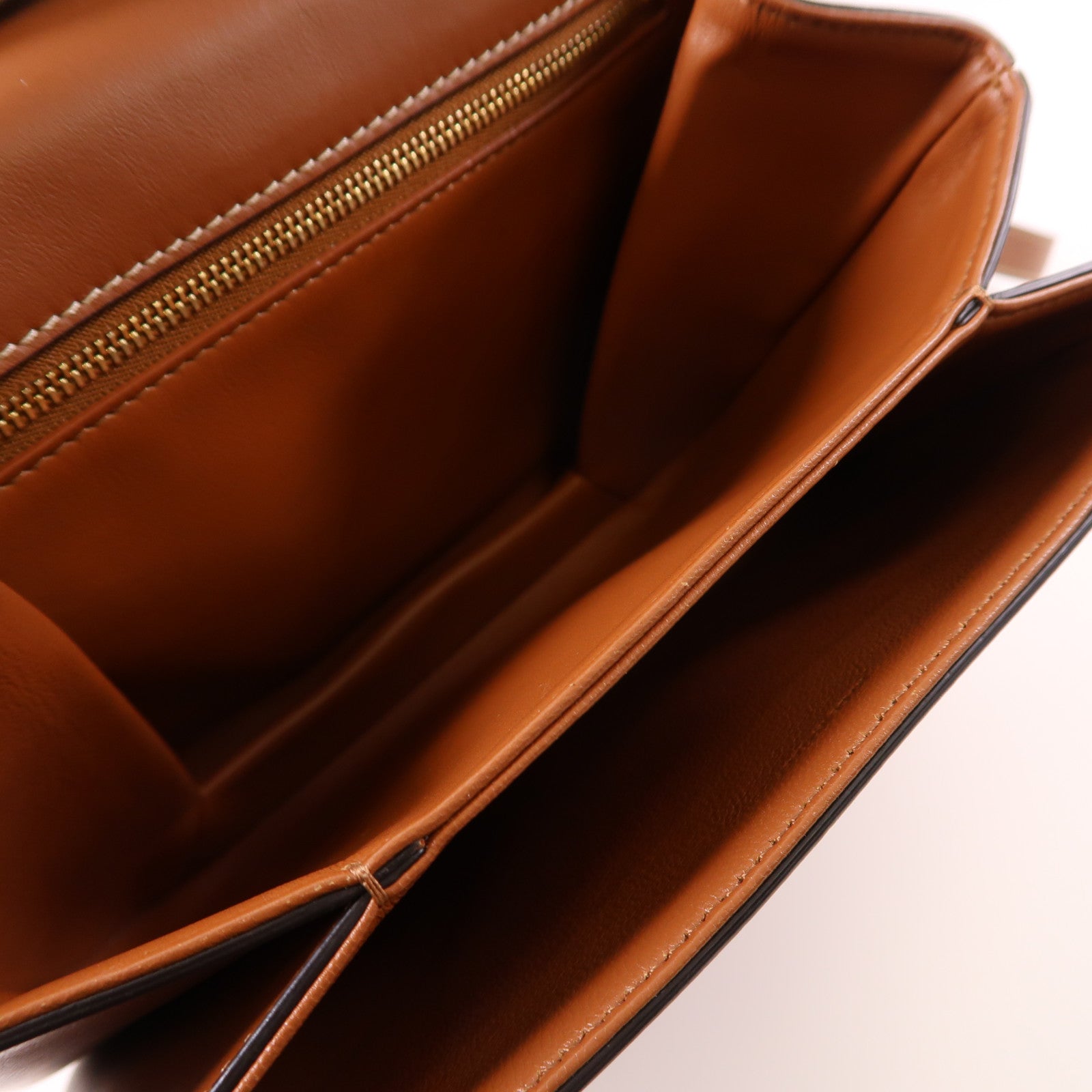 CELINE 牛皮皮革Medium Tabou金扣肩背袋啡色