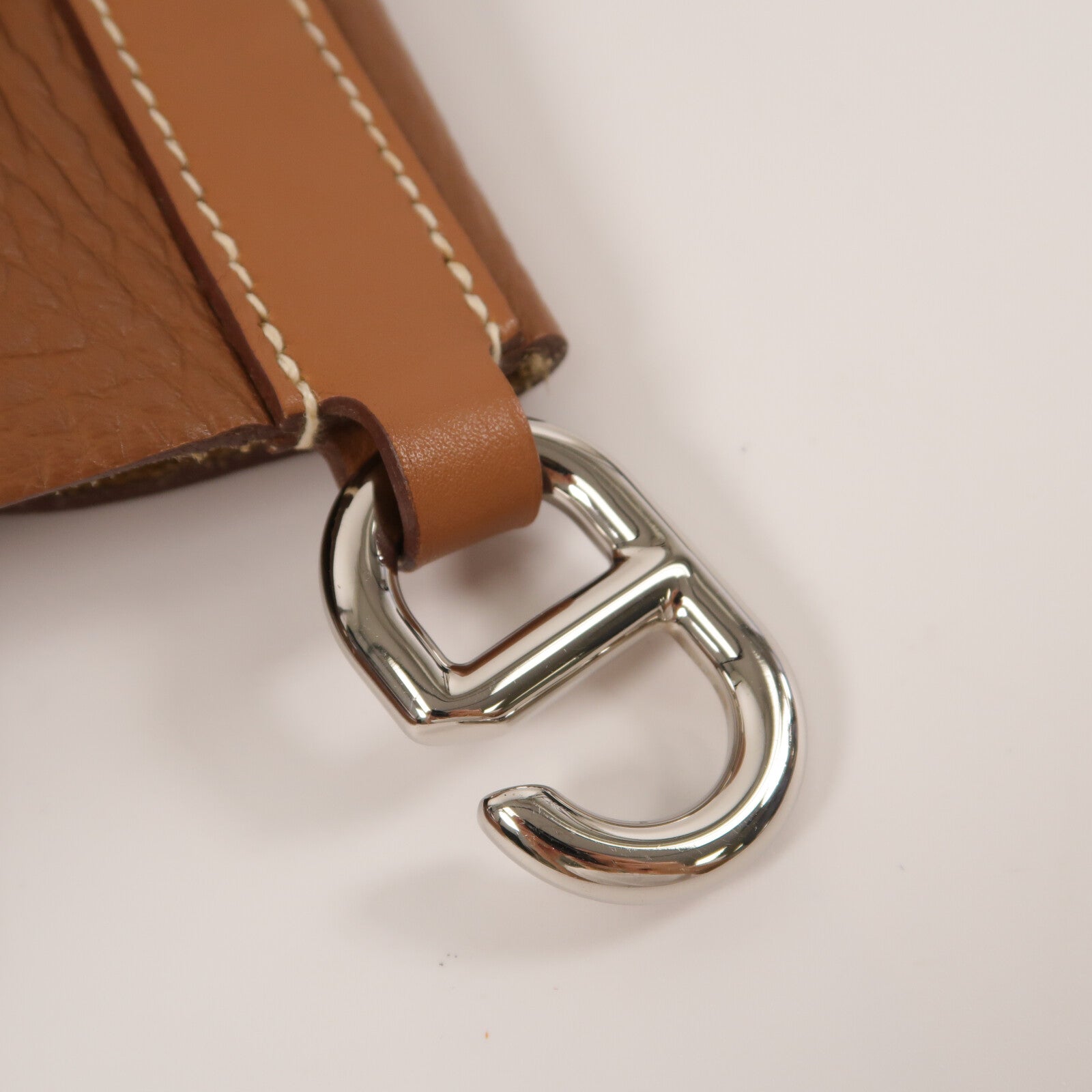HERMES Clemence皮革In The Loop 18手挽袋Gold