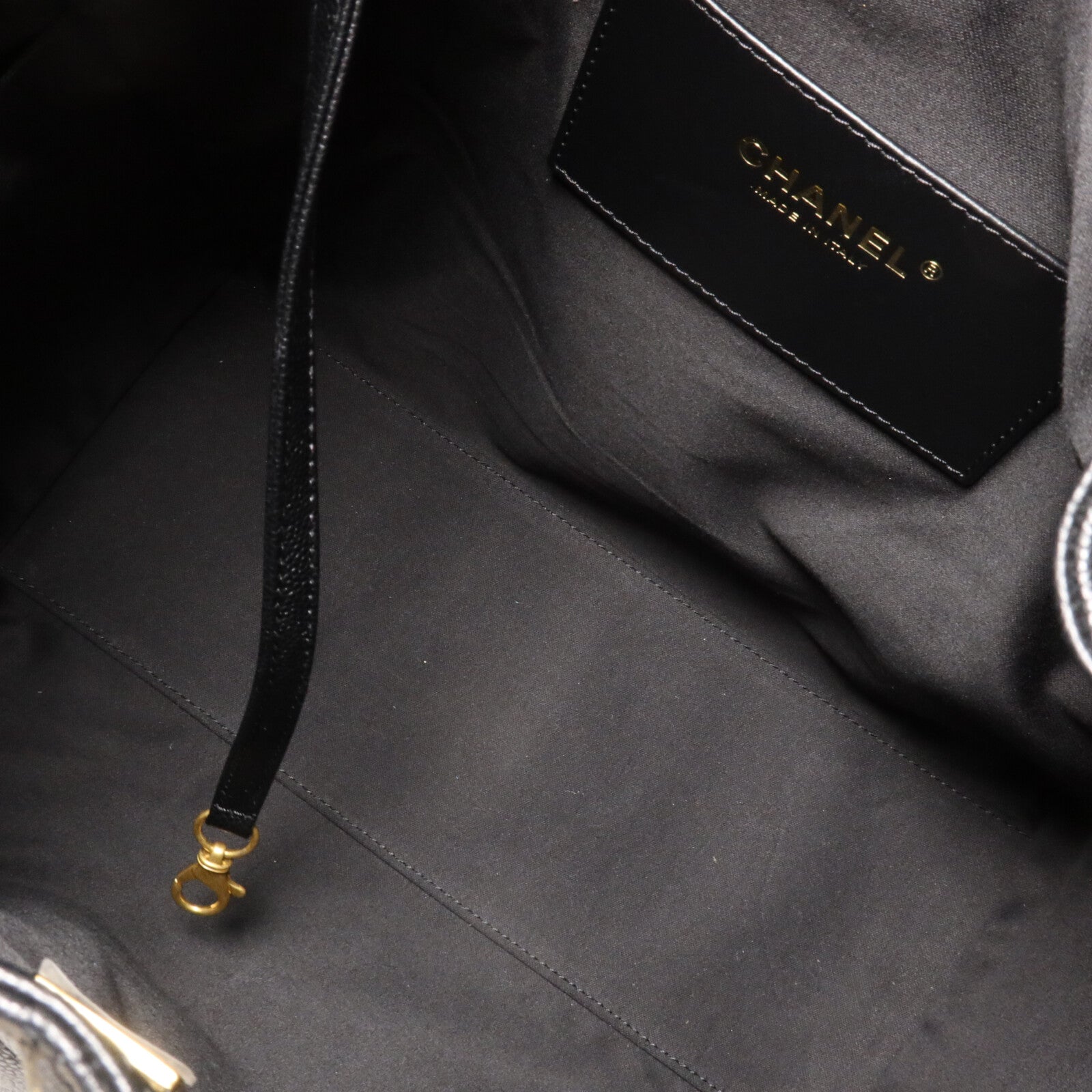 CHANEL 牛皮皮革Chanel 25 Medium鏈帶肩背袋