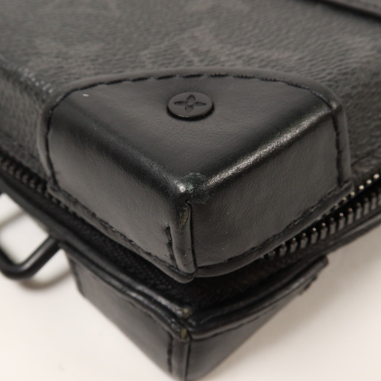 LOUIS VUITTON Monogram Eclipse Soft Trunk Wallet肩背袋
