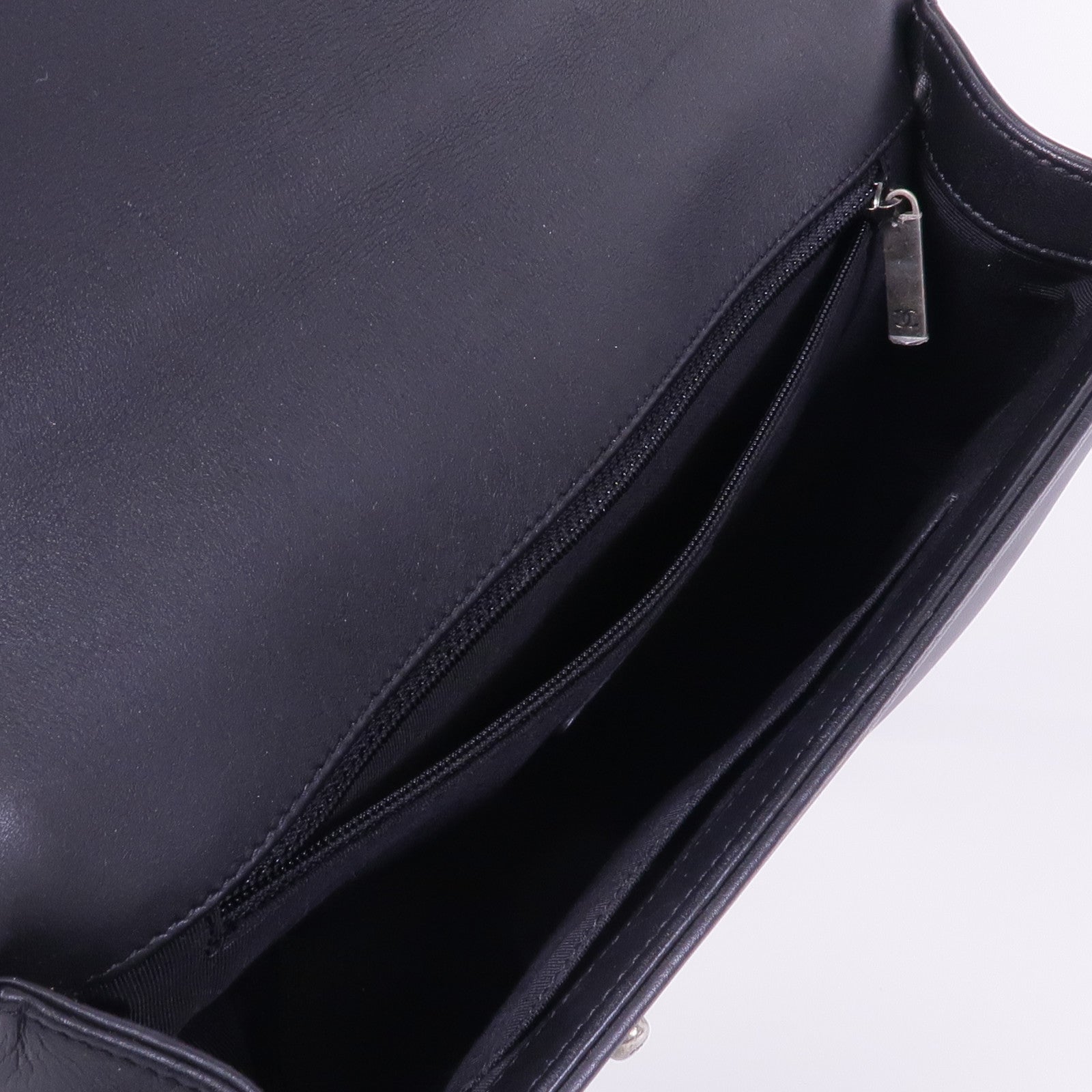 CHANEL 羊皮皮革Boy 28銀扣鏈帶肩背袋