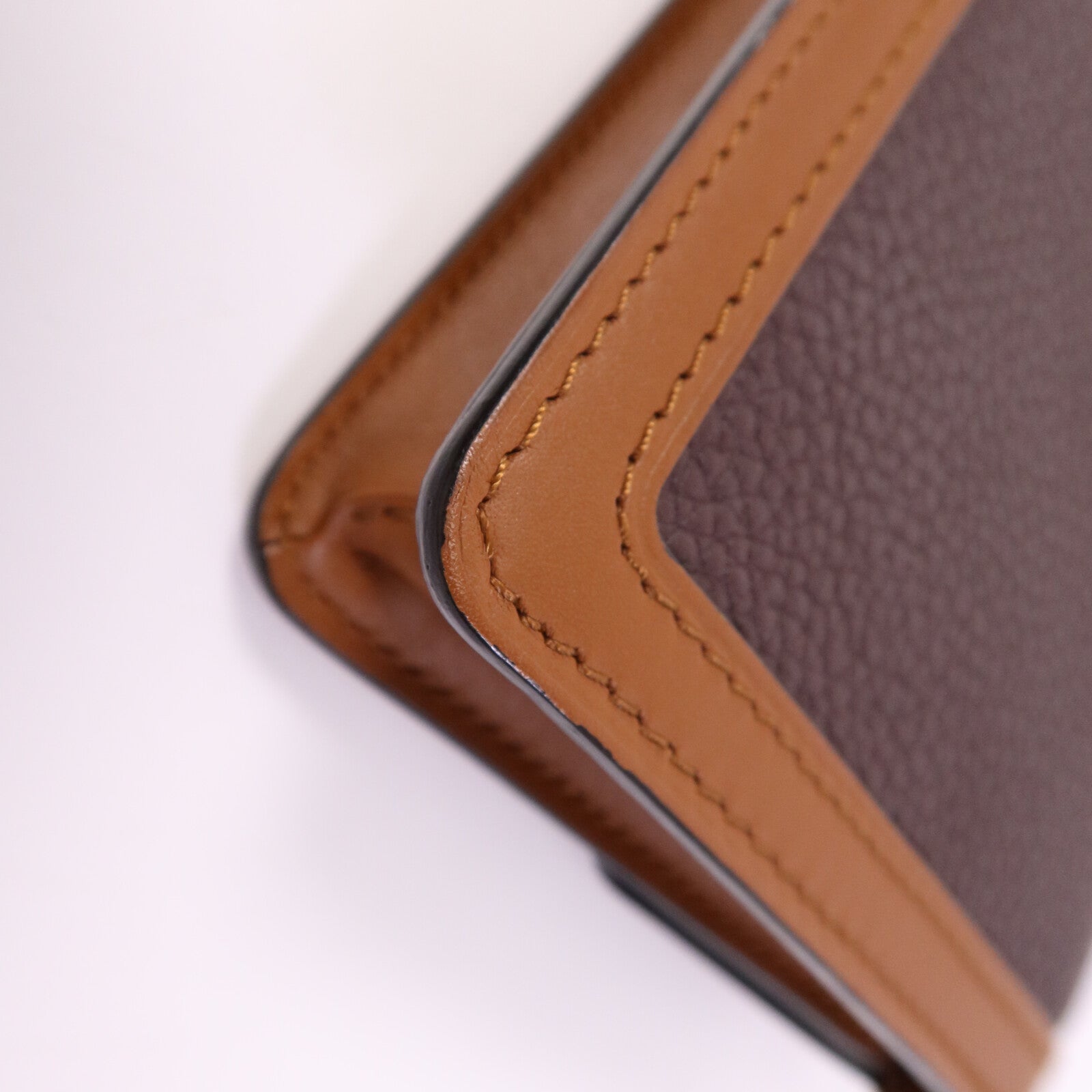 LOUIS VUITTON 【激減優惠】Taurillon Dauphine Bum Bag金扣腰包