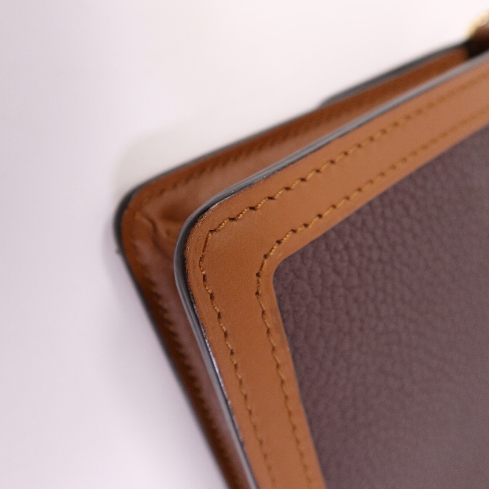 LOUIS VUITTON 【激減優惠】Taurillon Dauphine Bum Bag金扣腰包
