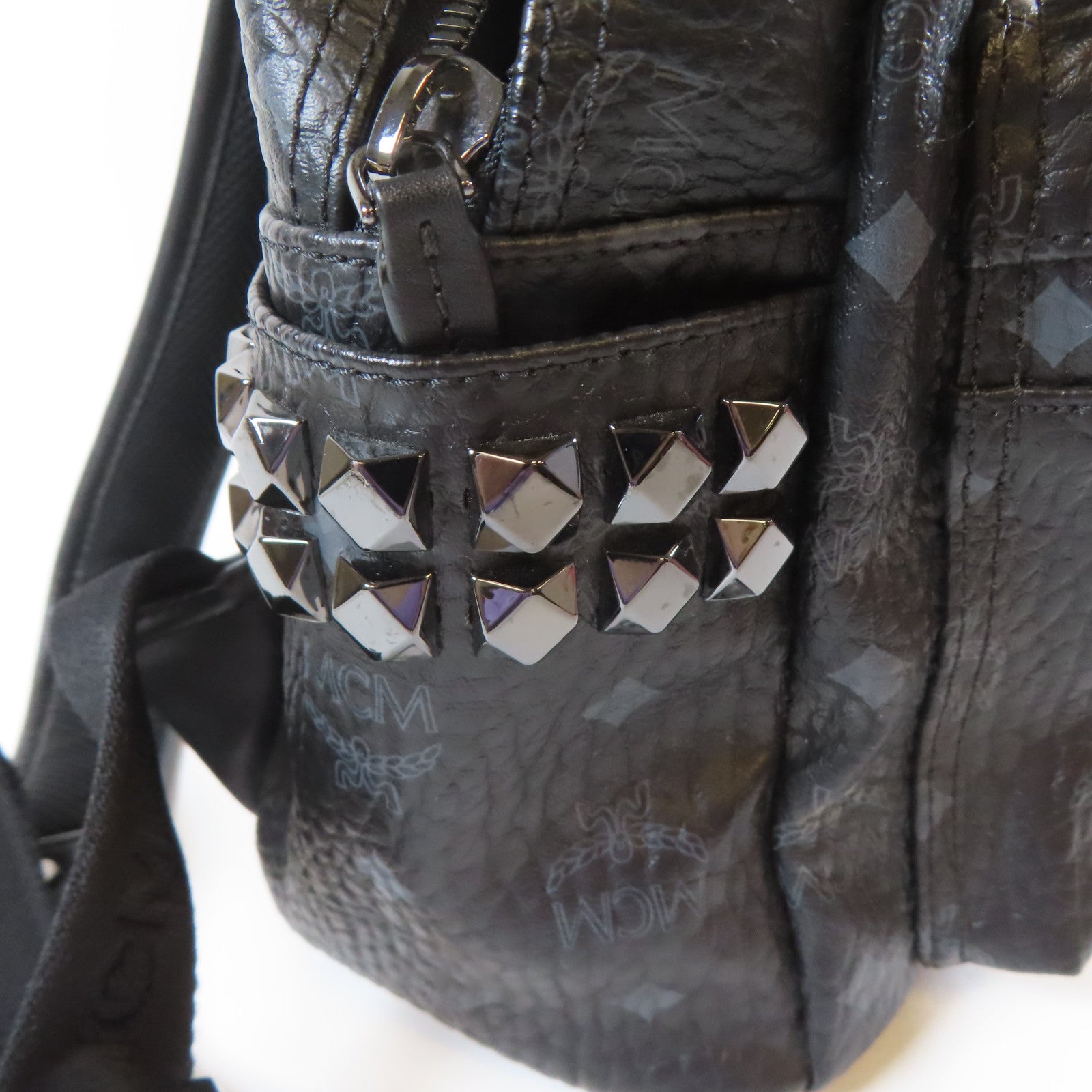 MCM 【激減優惠】牛皮皮革Backpack黑扣背包黑色