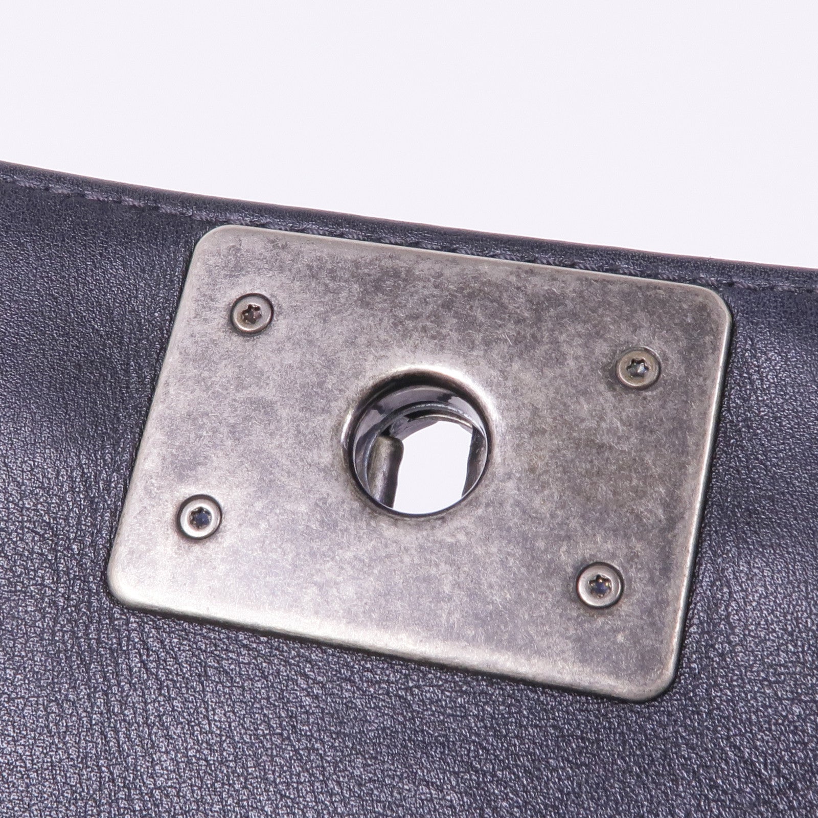 CHANEL 羊皮皮革Boy 28銀扣鏈帶肩背袋