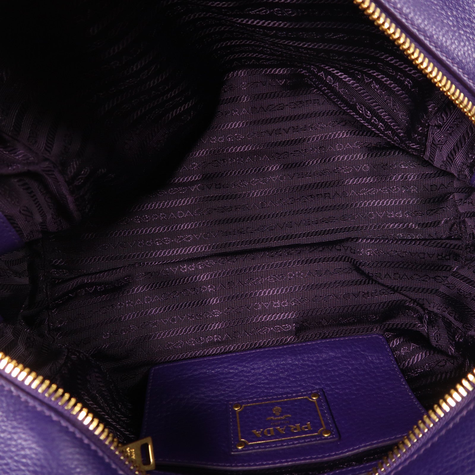 PRADA 【激減優惠】皮革Vitello Daino金扣肩背袋