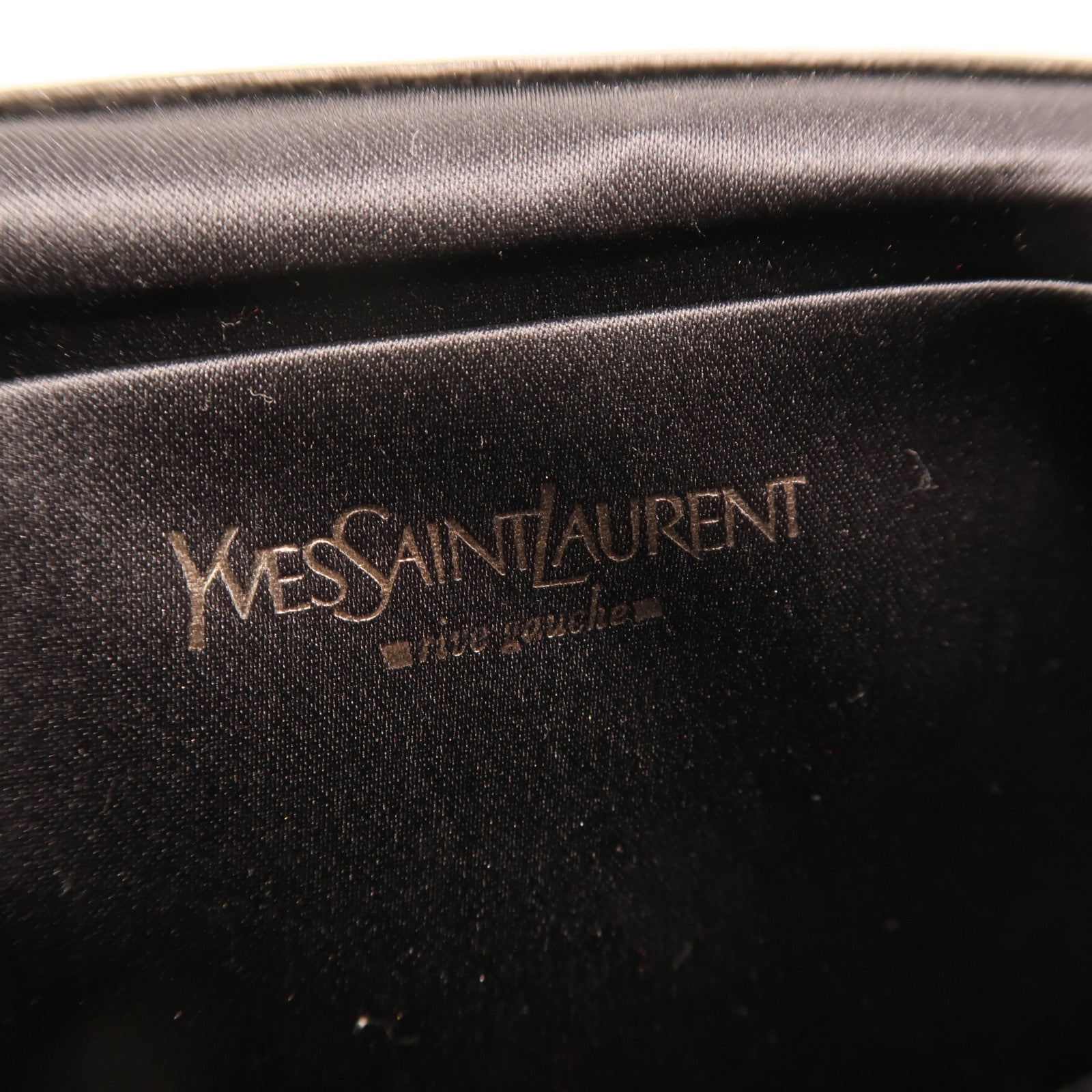 YVES SAINT LAURENT 牛皮皮革Clutch銀扣手拿包