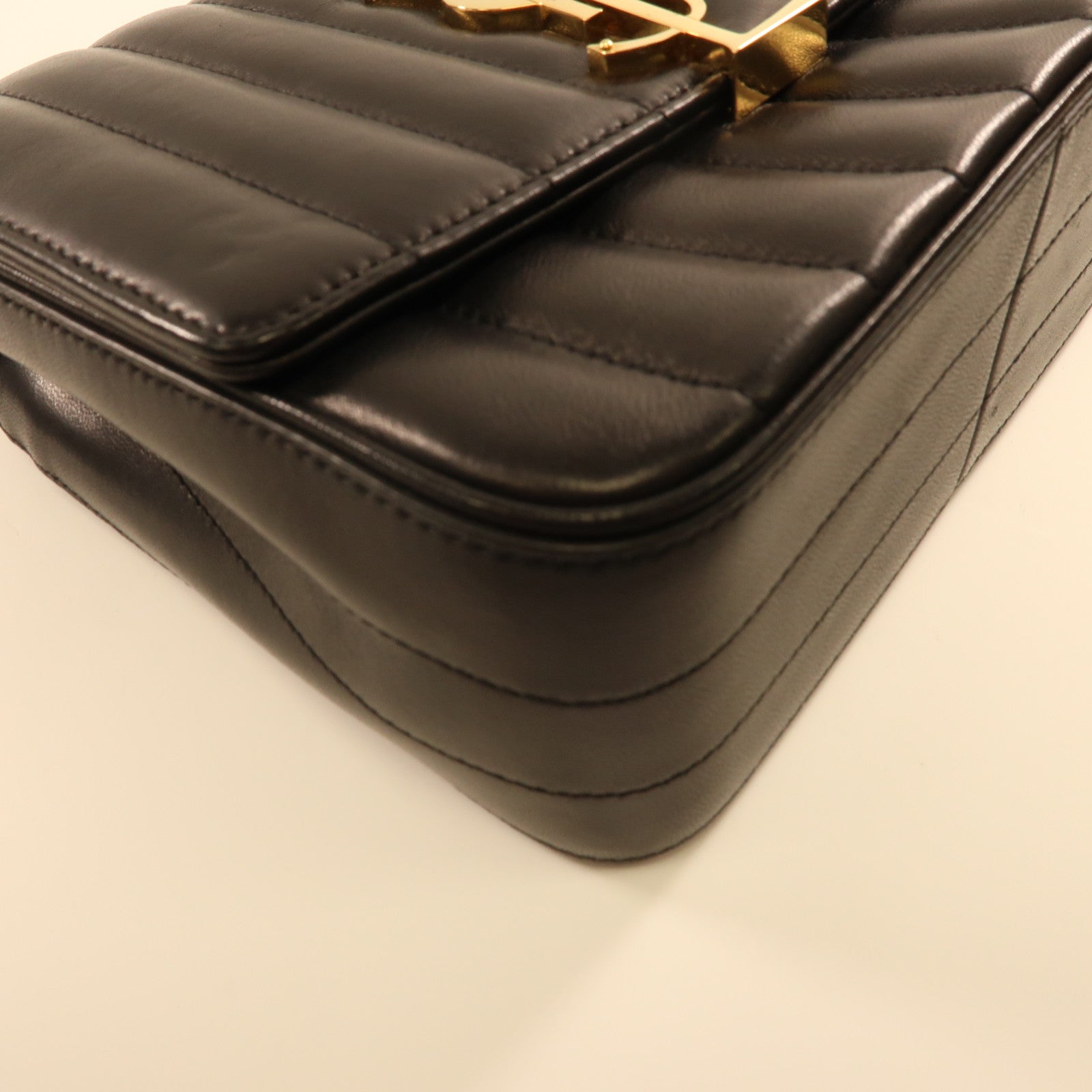 SAINT LAURENT 羊皮皮革Vicky金扣鏈帶肩背袋黑色