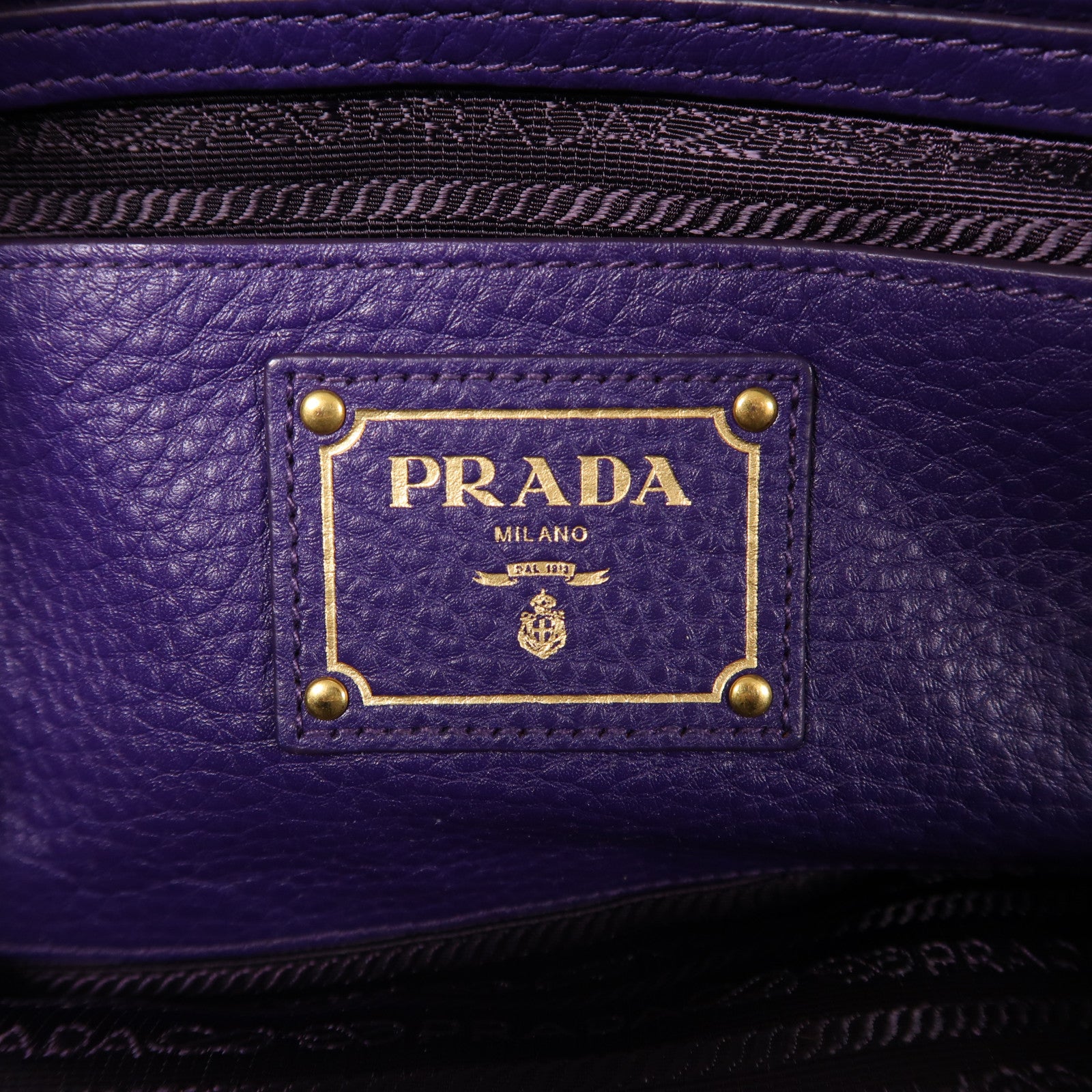 PRADA 【激減優惠】皮革Vitello Daino金扣肩背袋