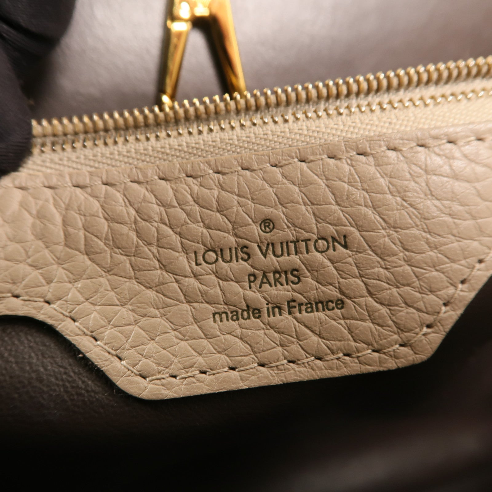 LOUIS VUITTON 【激減優惠】Taurillon Capucines GM金扣肩背袋