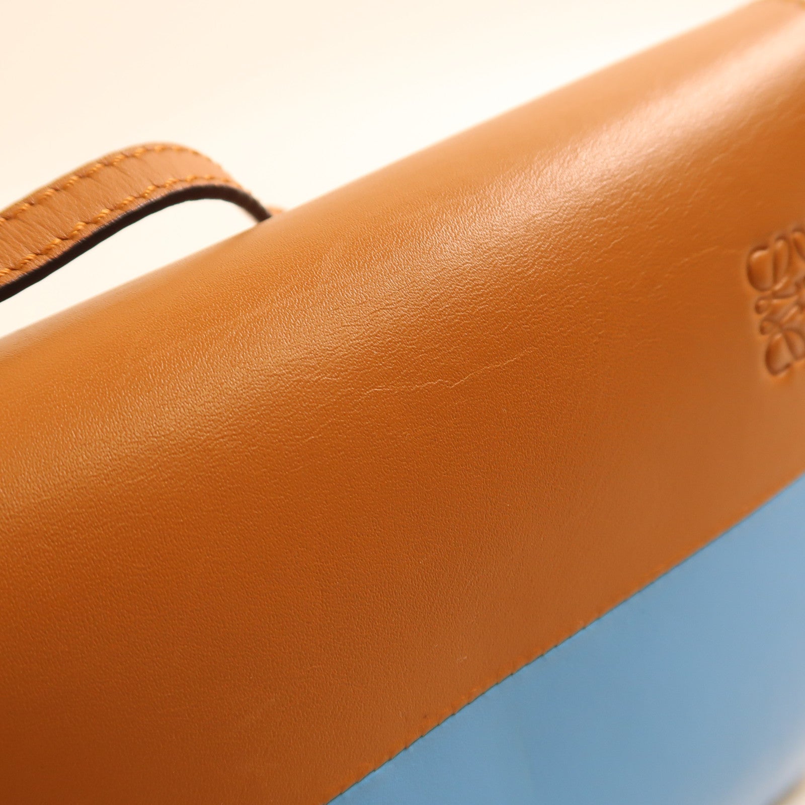 LOEWE 牛皮皮革Mini Gate金扣肩背袋