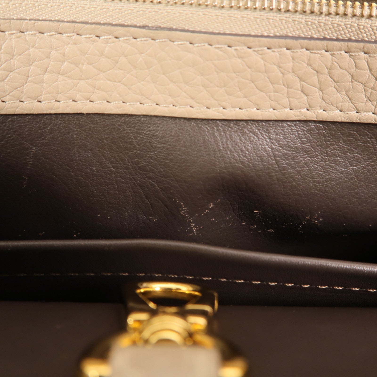 LOUIS VUITTON 【激減優惠】Taurillon Capucines GM金扣肩背袋