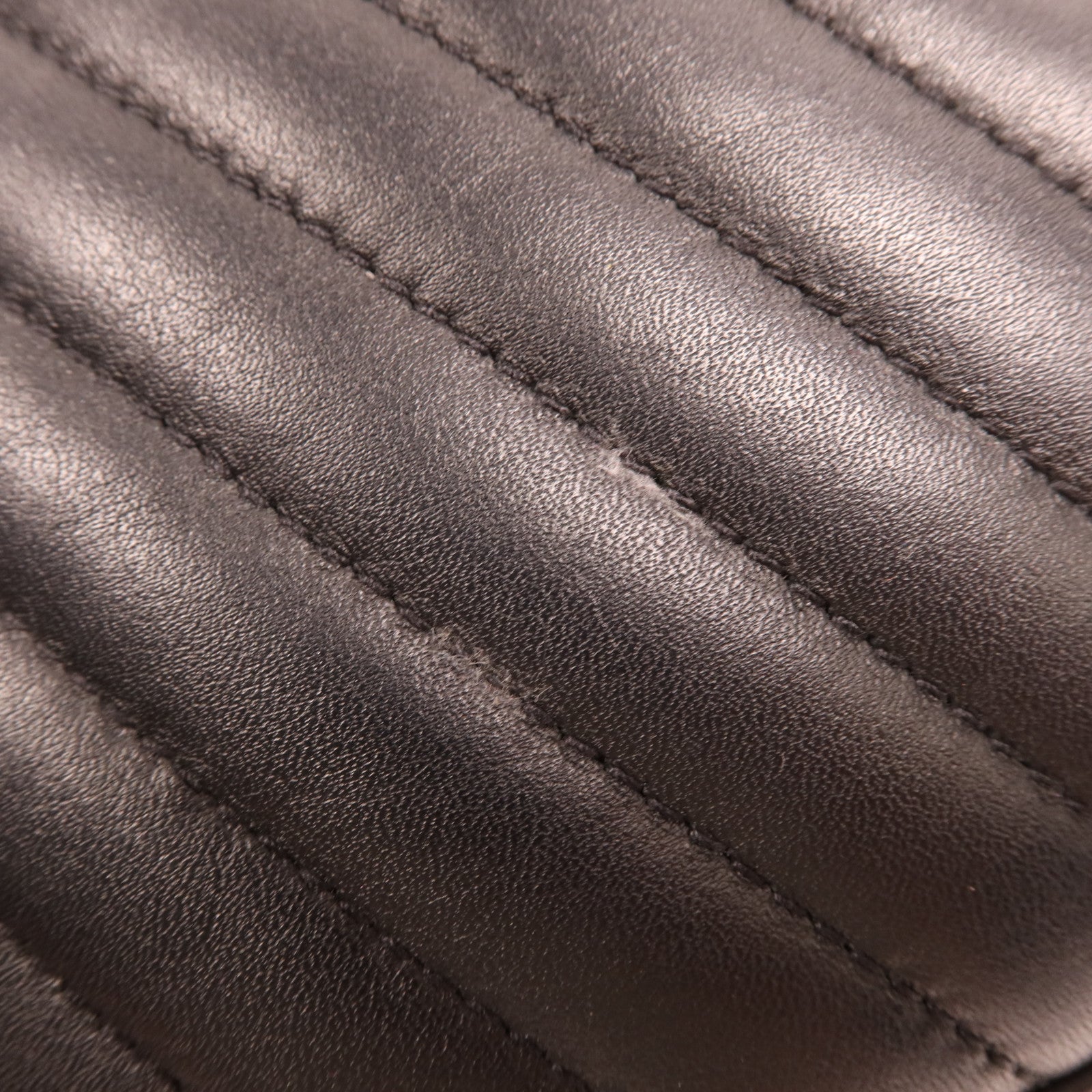 LOUIS VUITTON 牛皮皮革New Wave Camera Bag金扣鏈帶肩背袋