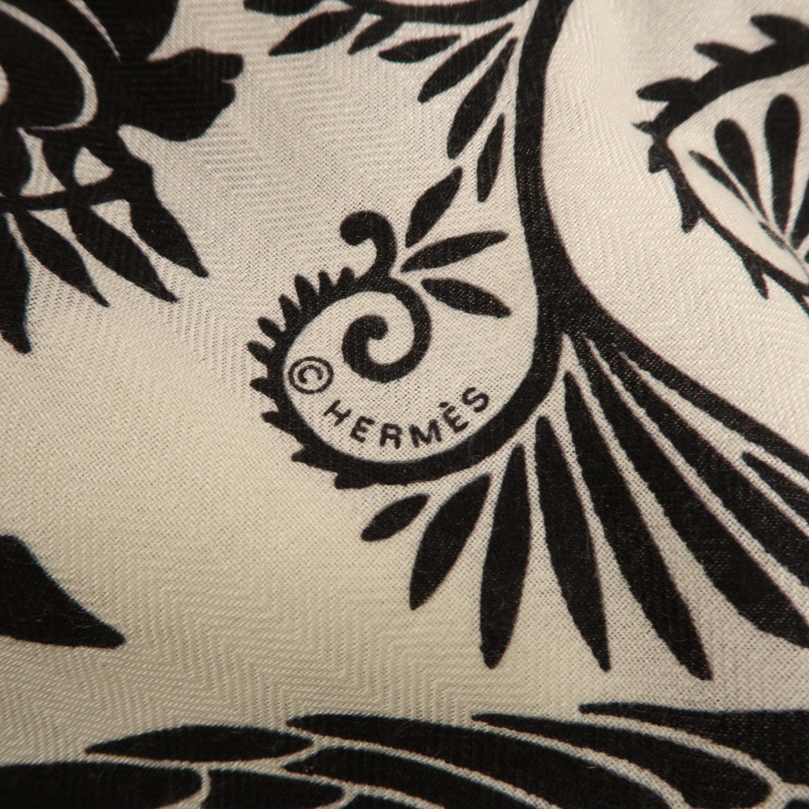 HERMES 羊絨/絲質Scarf圍巾黑色/白色