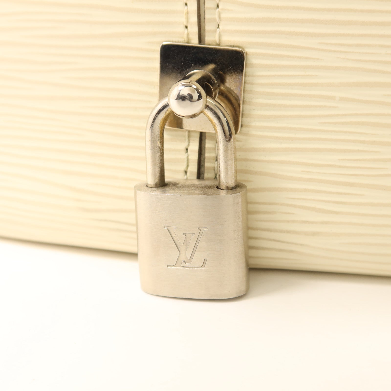 LOUIS VUITTON 【激減優惠】Epi Bowling Montaigne PM銀扣手挽袋