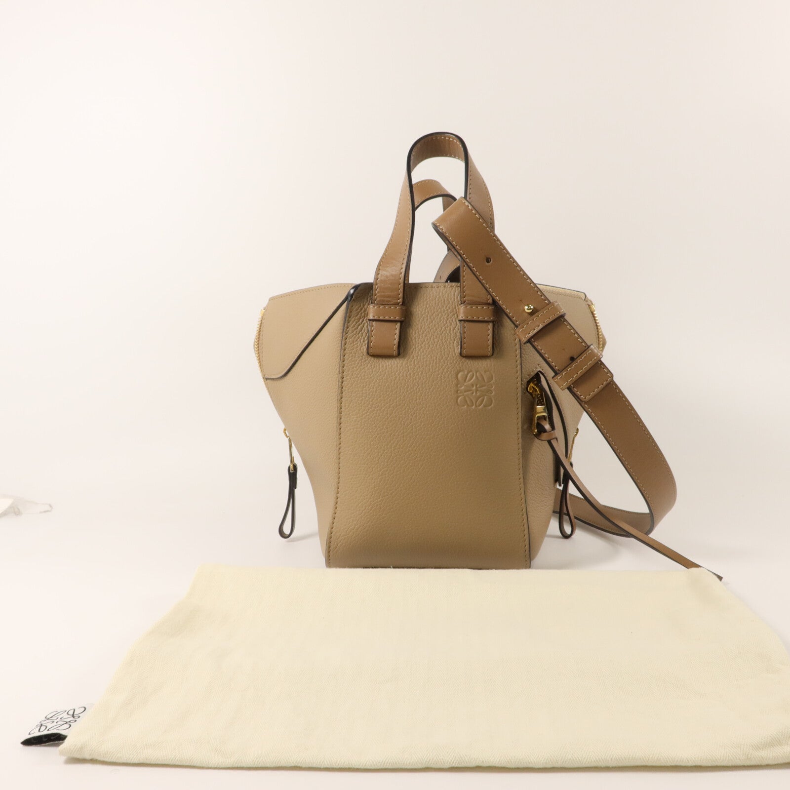 LOEWE 牛皮皮革Hammock Small手挽肩背兩用袋