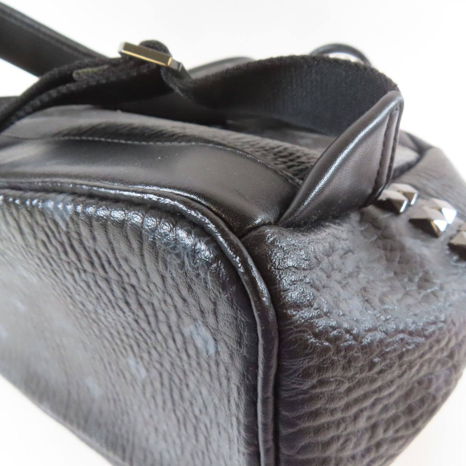 MCM 【激減優惠】牛皮皮革Backpack黑扣背包黑色